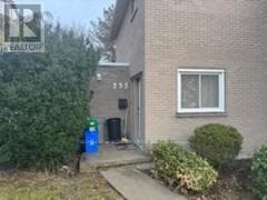 4 - 235 SHAKESPEARE DRIVE — photo 2