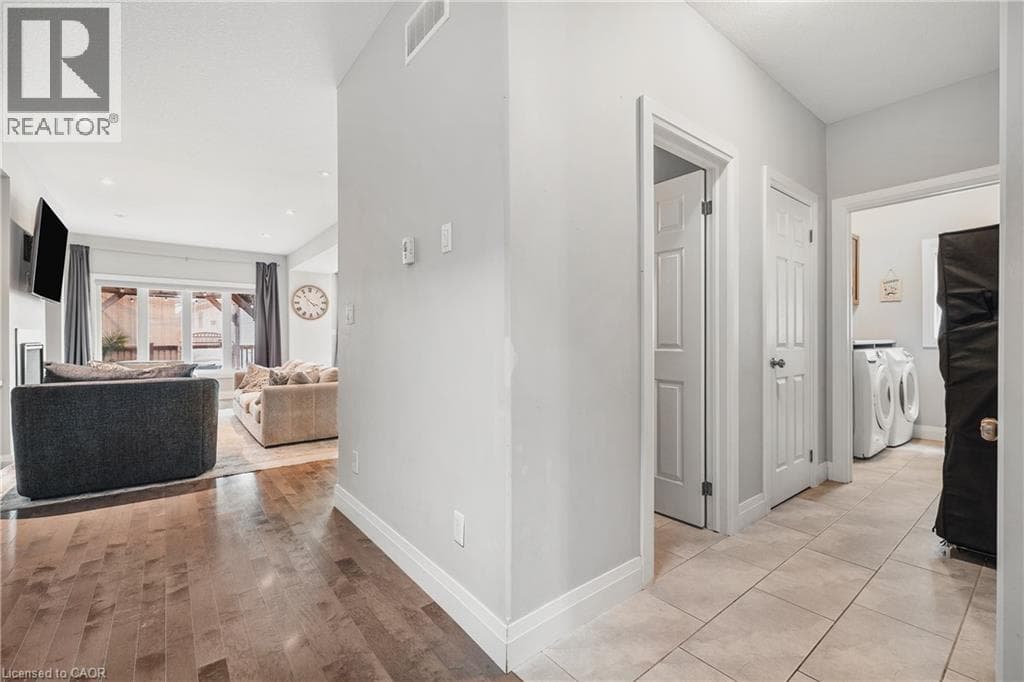 346 MOORLANDS Crescent — photo 3