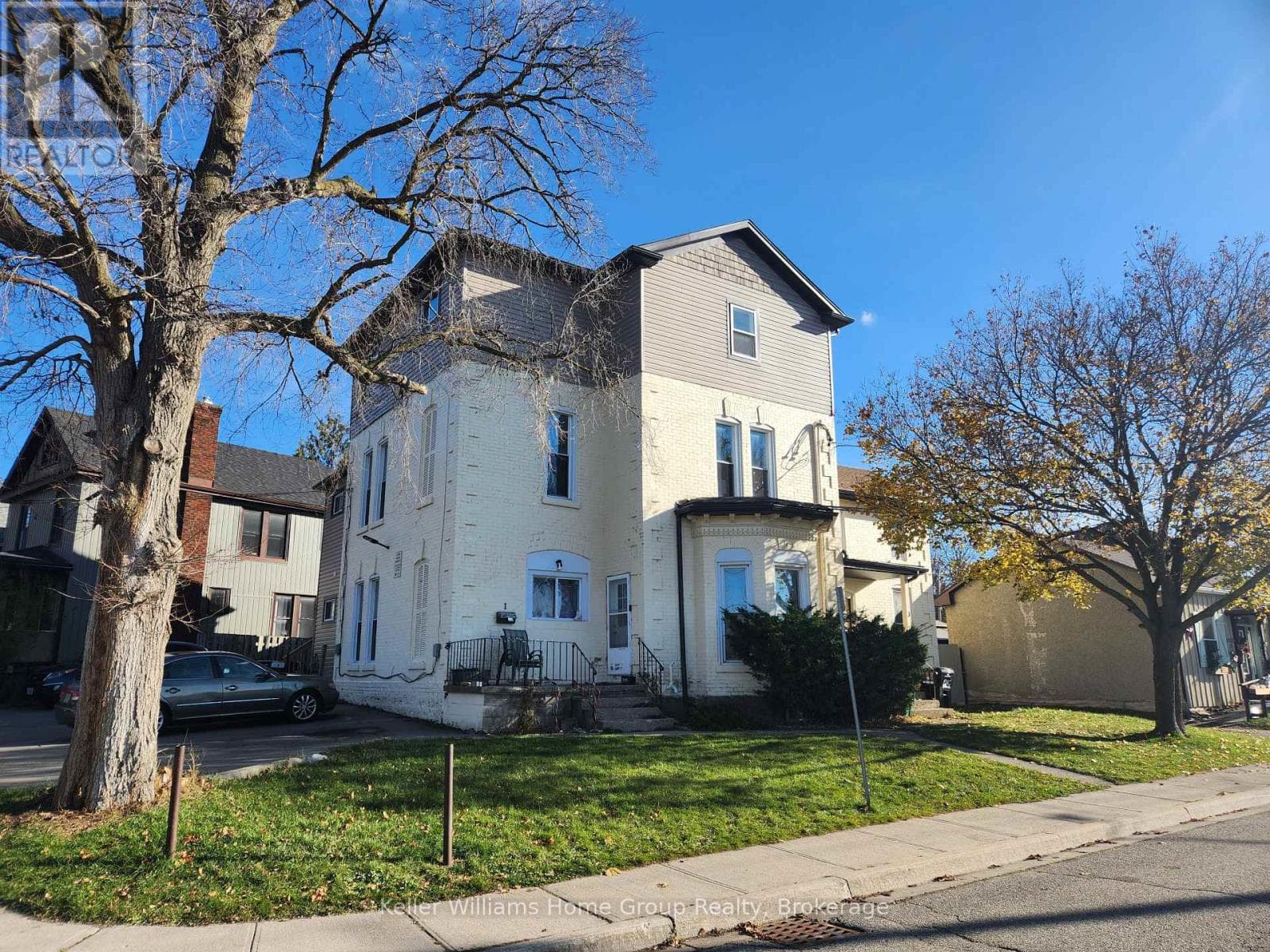125 WELLINGTON STREET S — photo 1