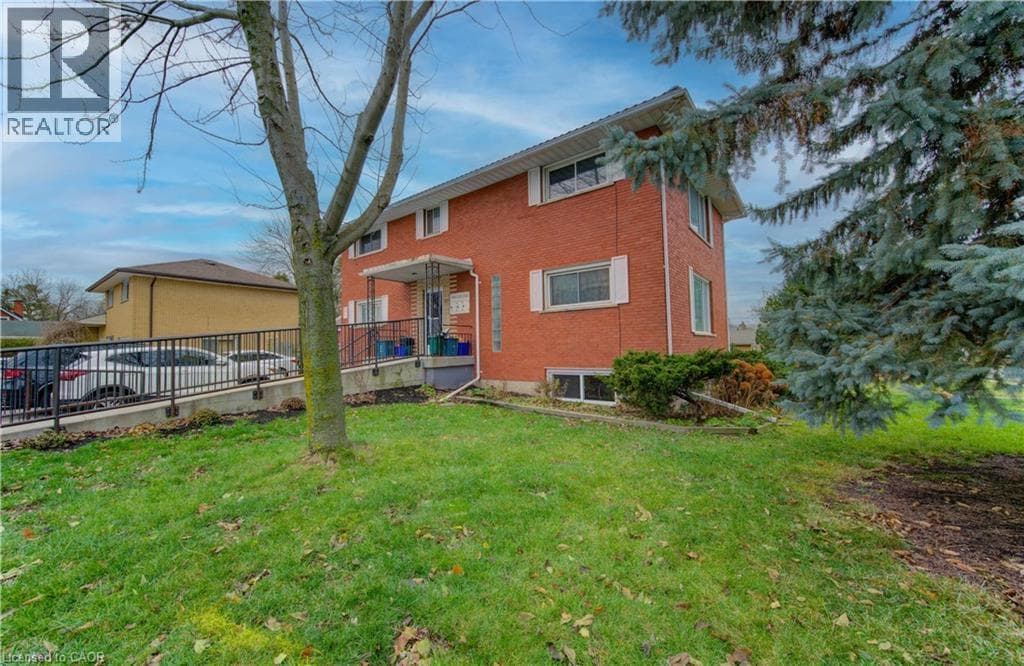 27 MARGARET Avenue N — photo 3