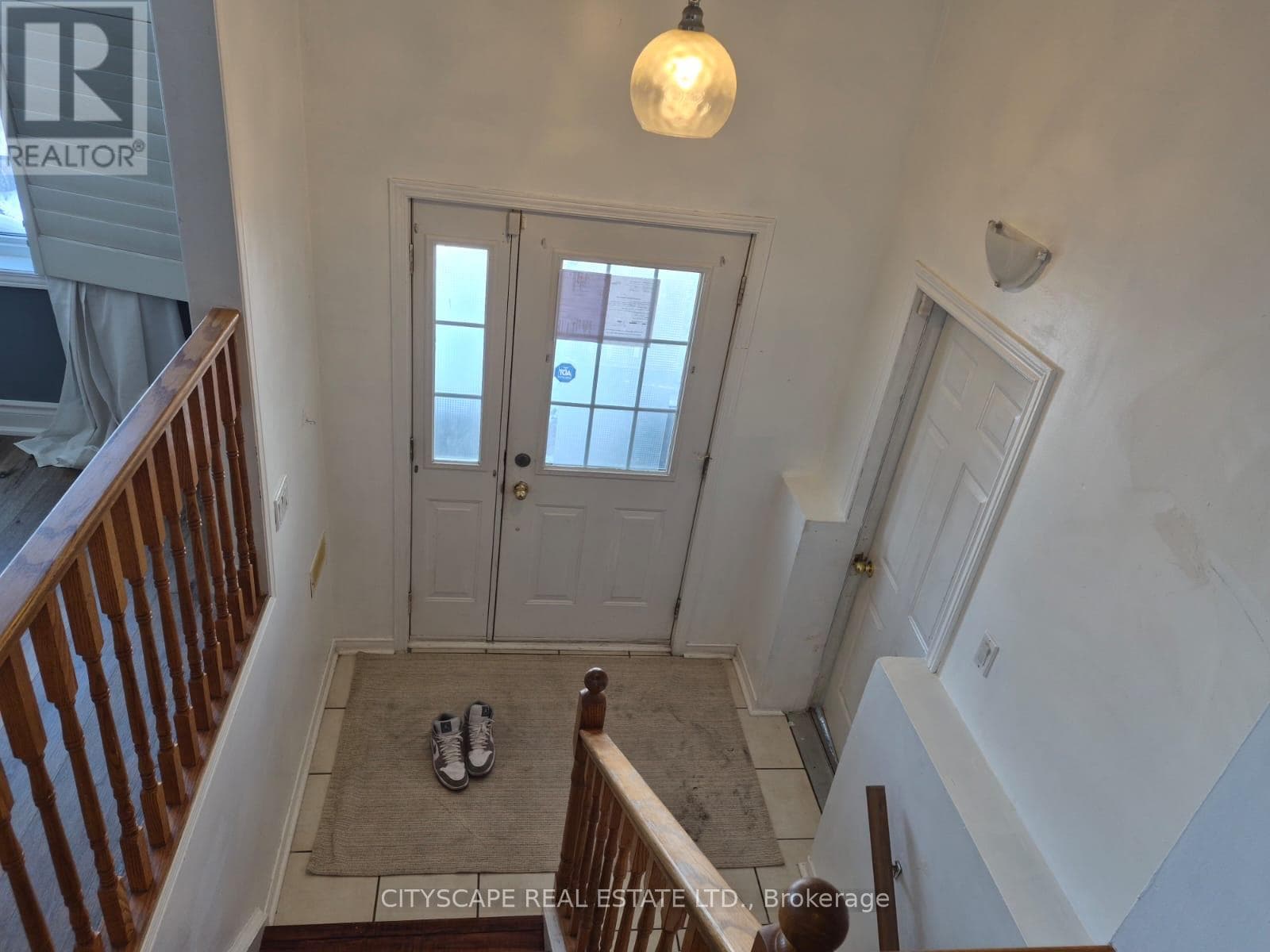 60 CASTLEWOOD PLACE — photo 3