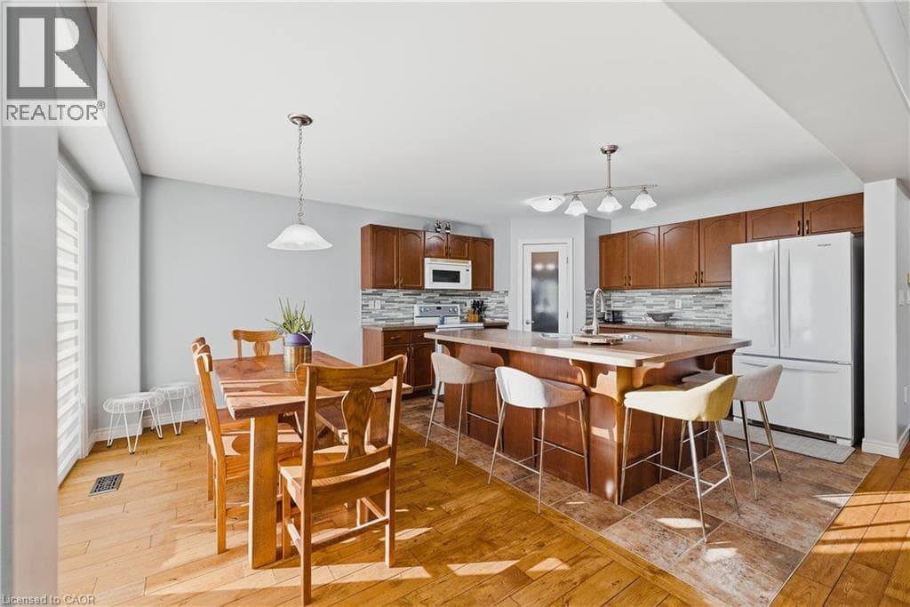 23 DOON CREEK Street — photo 3