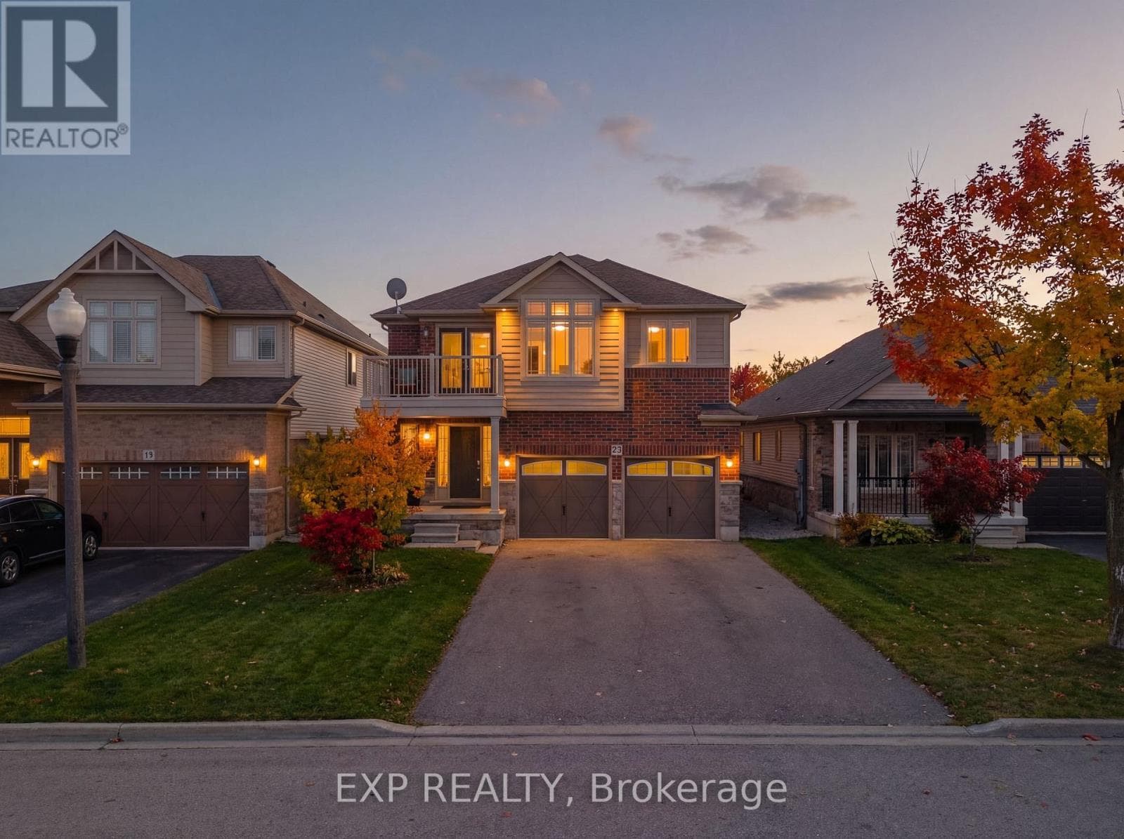 23 DOON CREEK STREET — photo 1
