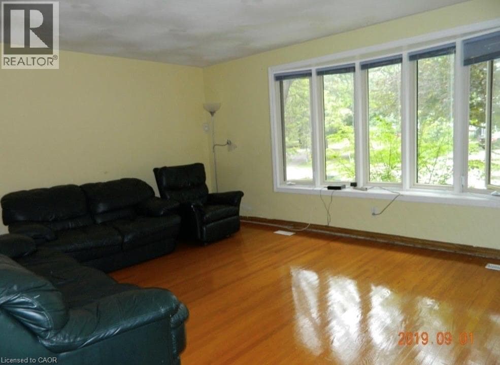 134 GREENBRIER Drive — photo 3