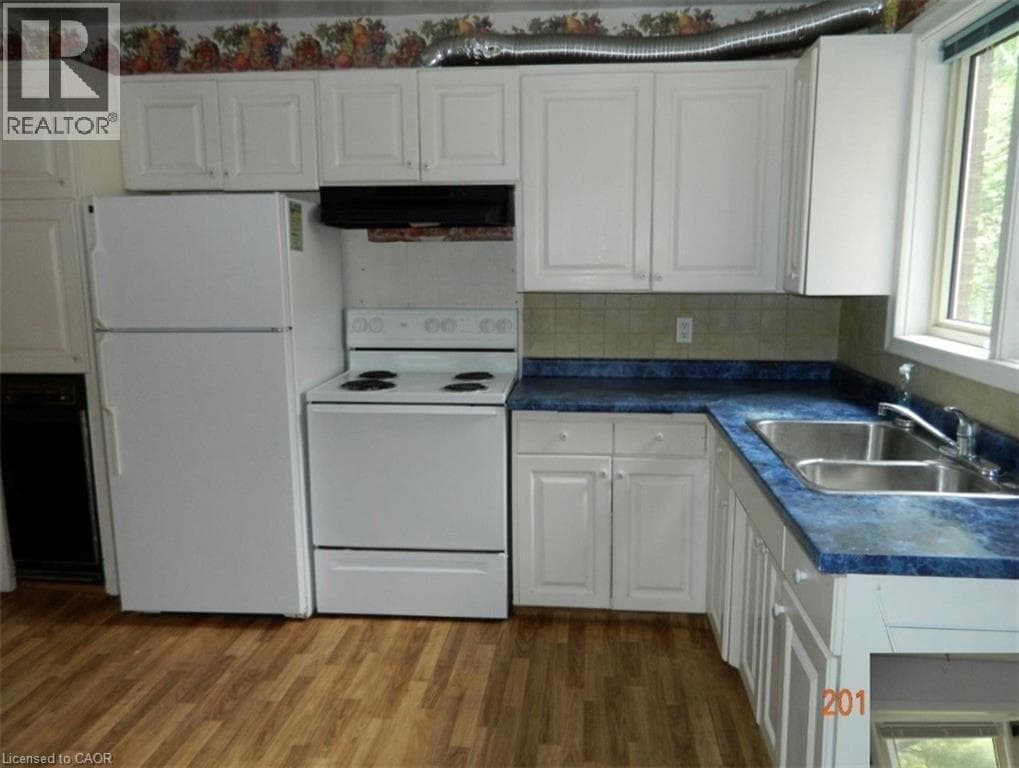 134 GREENBRIER Drive — photo 2