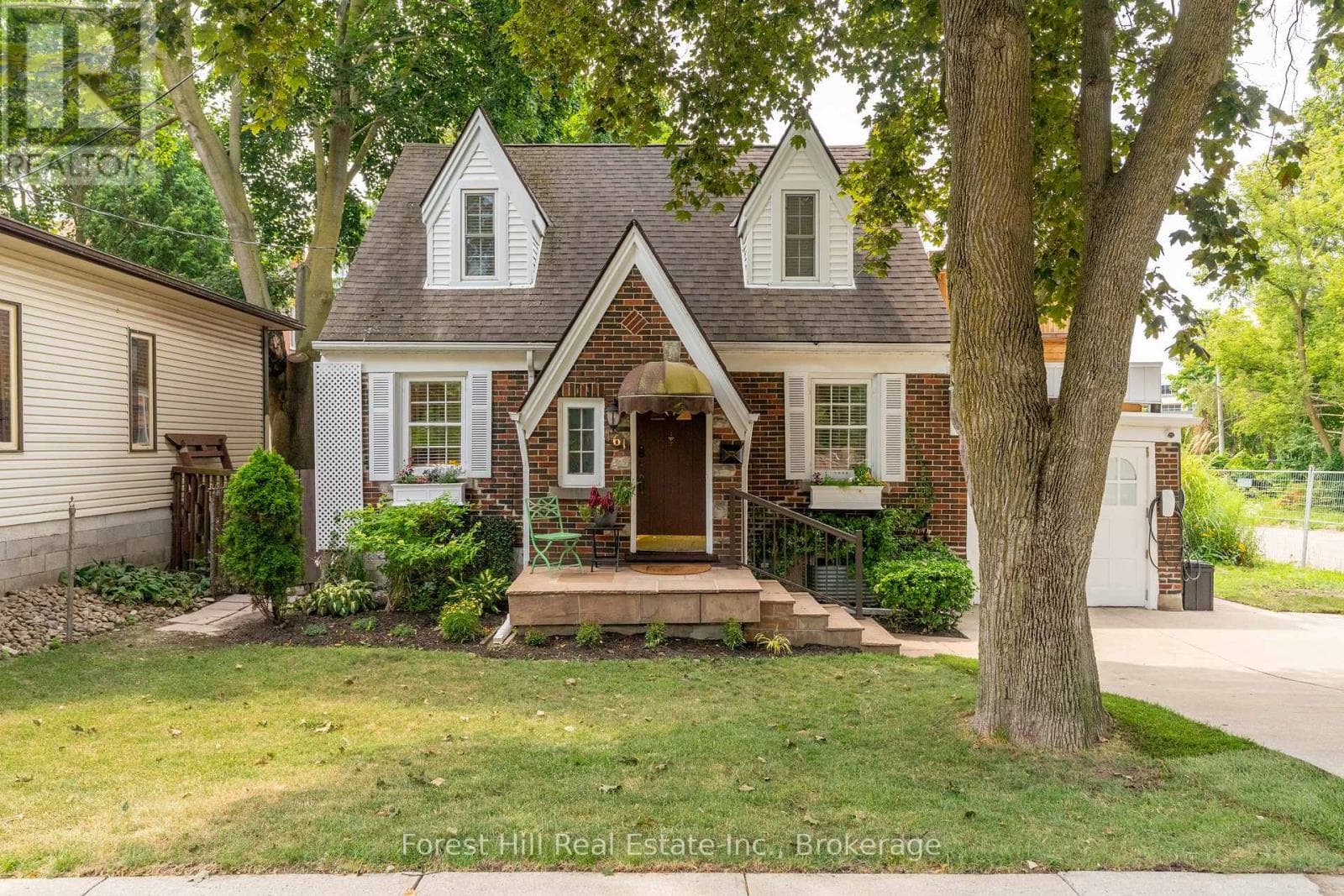 161 HERBERT STREET — photo 1