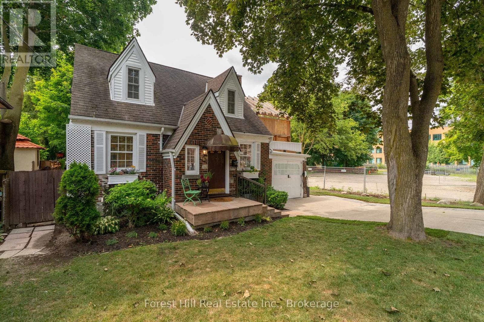 161 HERBERT STREET — photo 3