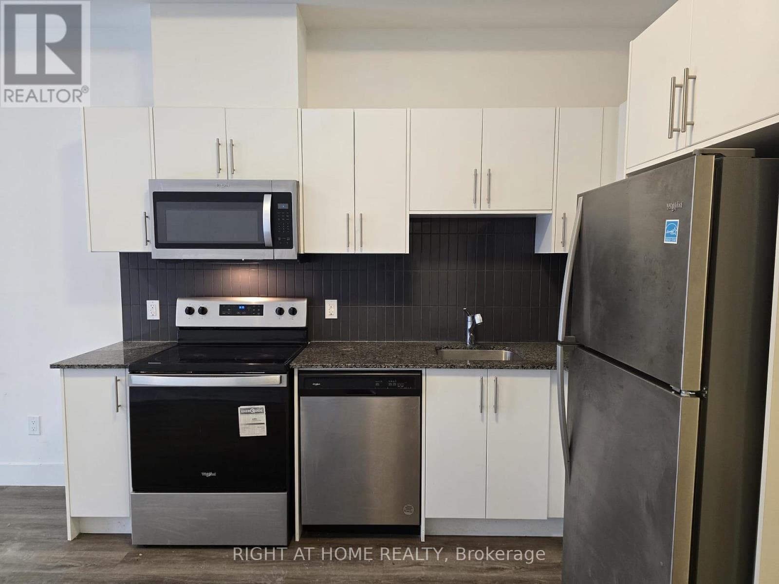 103 - 1101 LACKNER PLACE — photo 3
