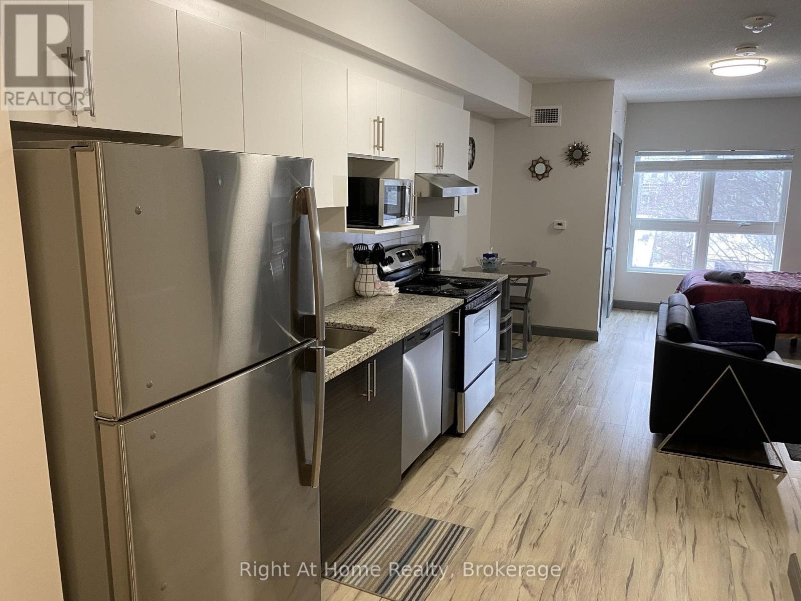 1710 - 258A SUNVIEW STREET — photo 1