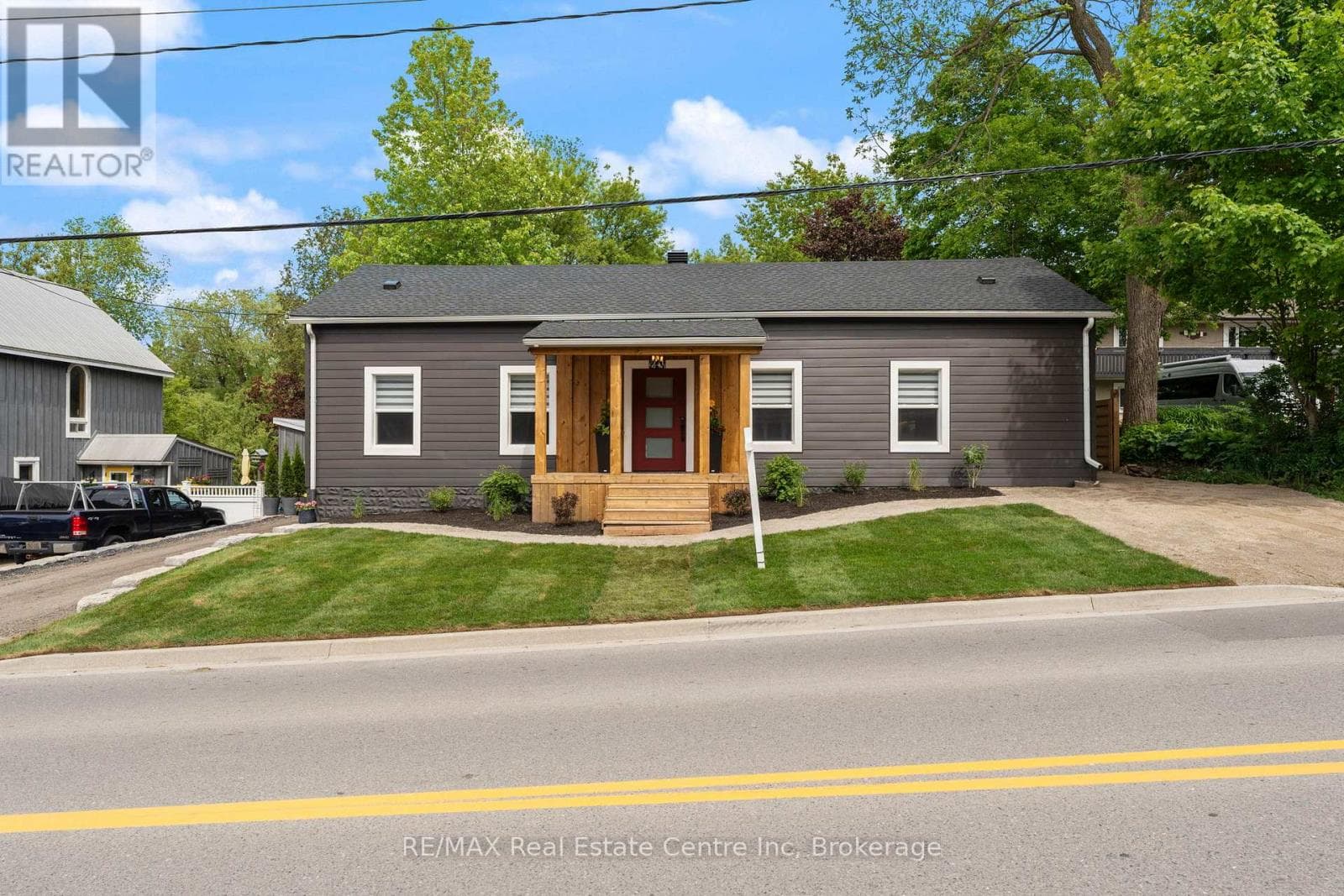 1283 SWAN STREET — photo 3
