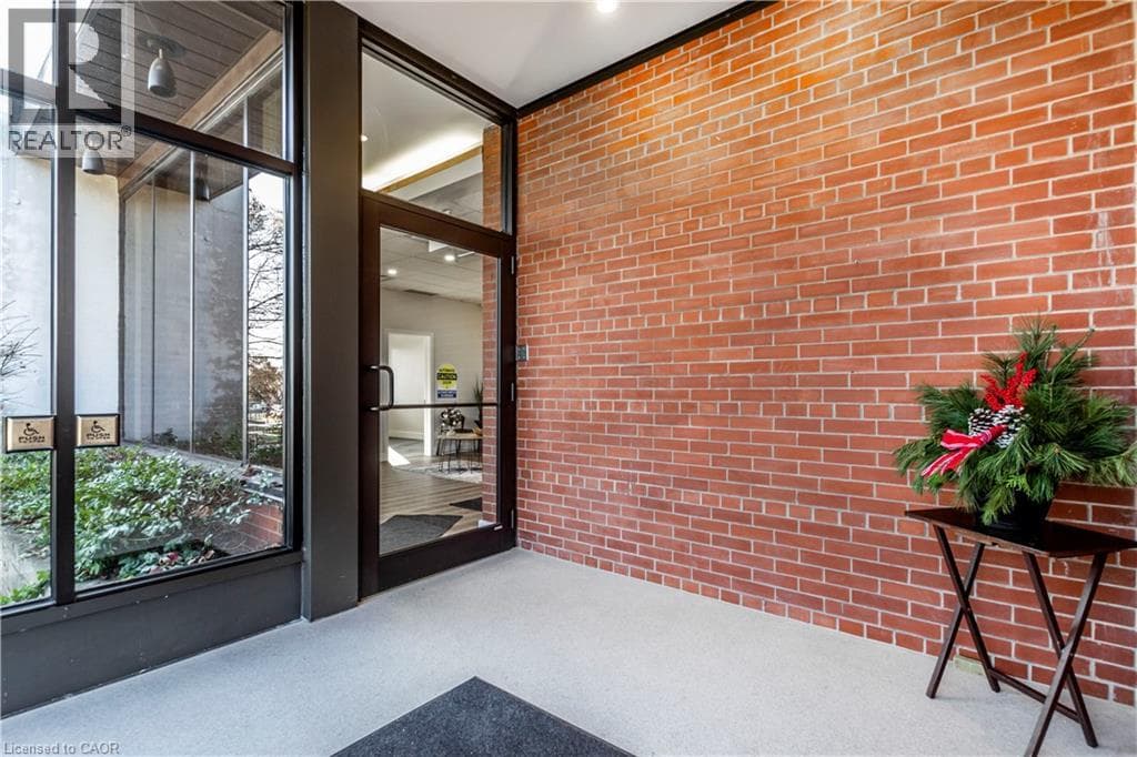 275 LAWRENCE Avenue Unit# 4 — photo 3