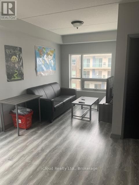 H401 - 275 LARCH STREET — photo 3