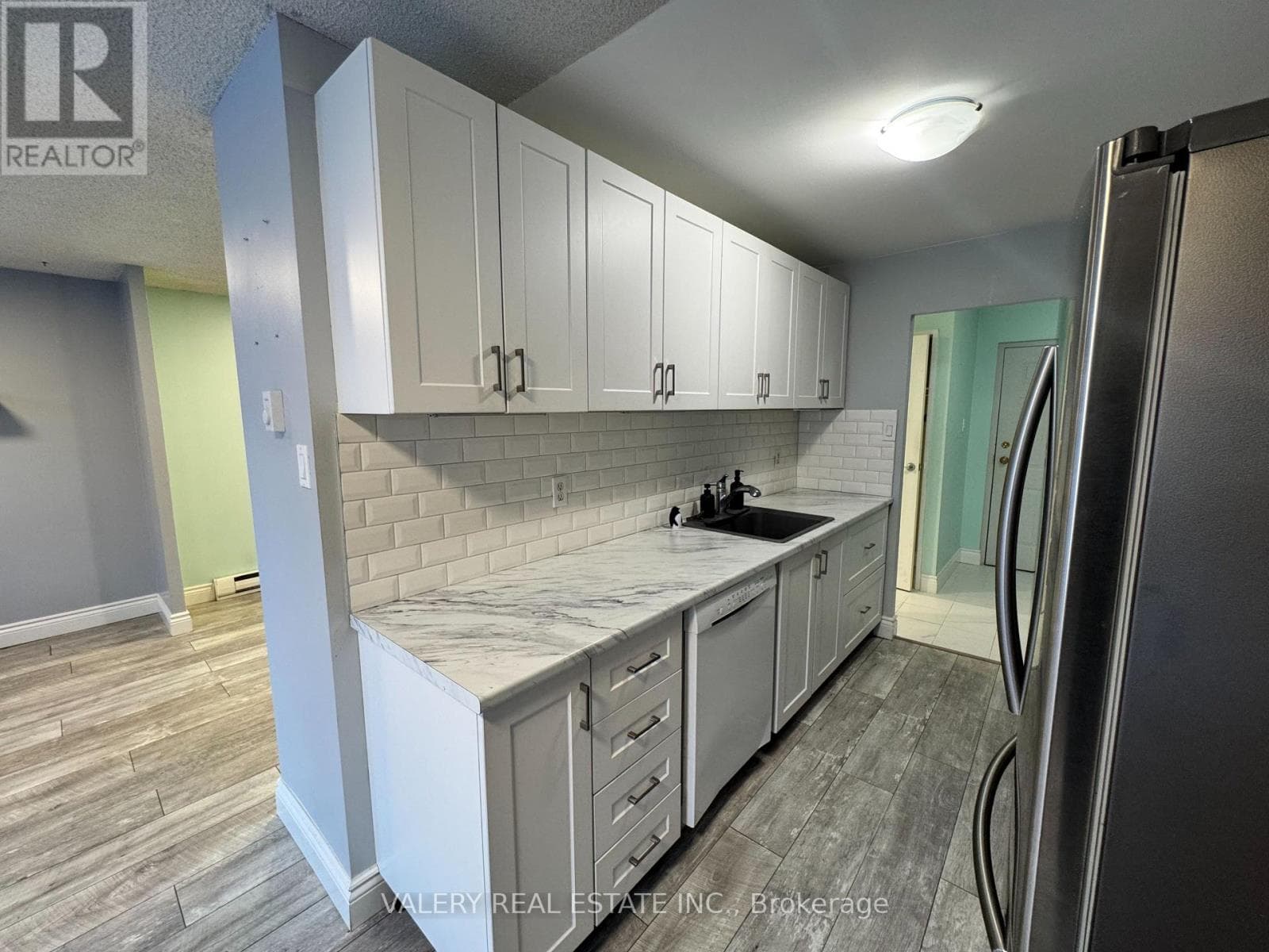 106 - 65 HIGHLAND CRES CRESCENT — photo 1
