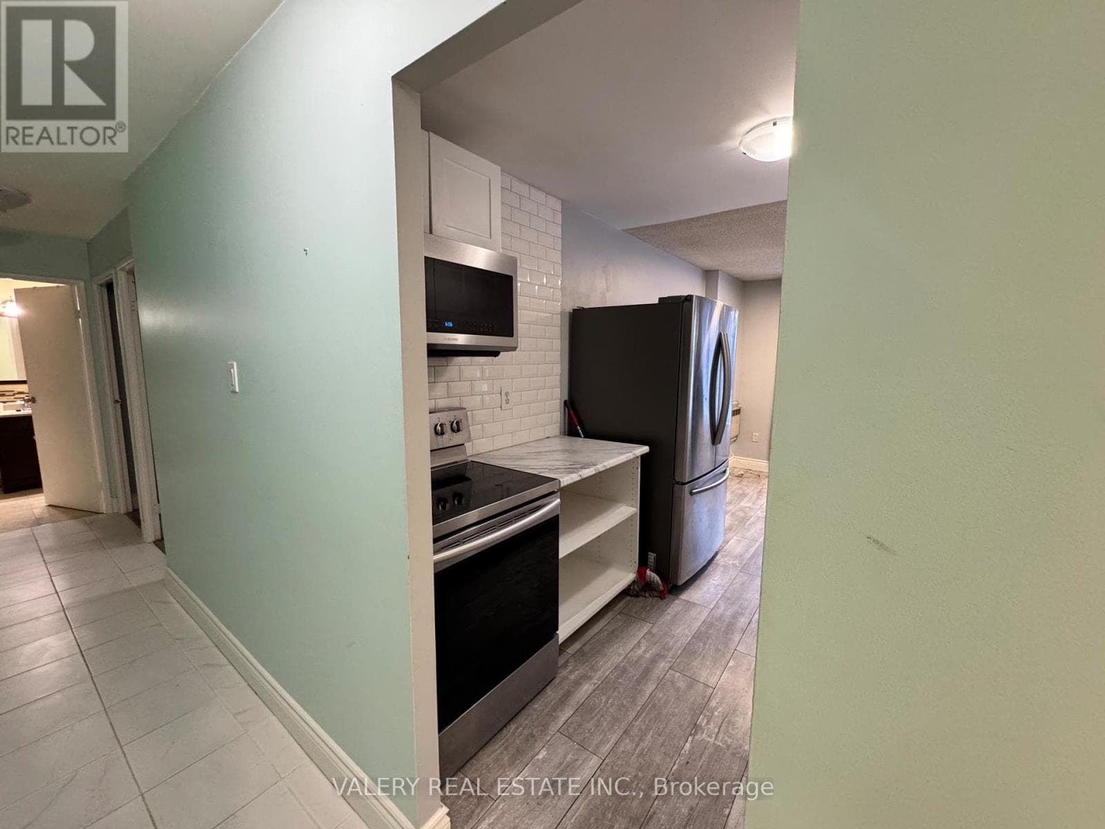 106 - 65 HIGHLAND CRES CRESCENT — photo 2