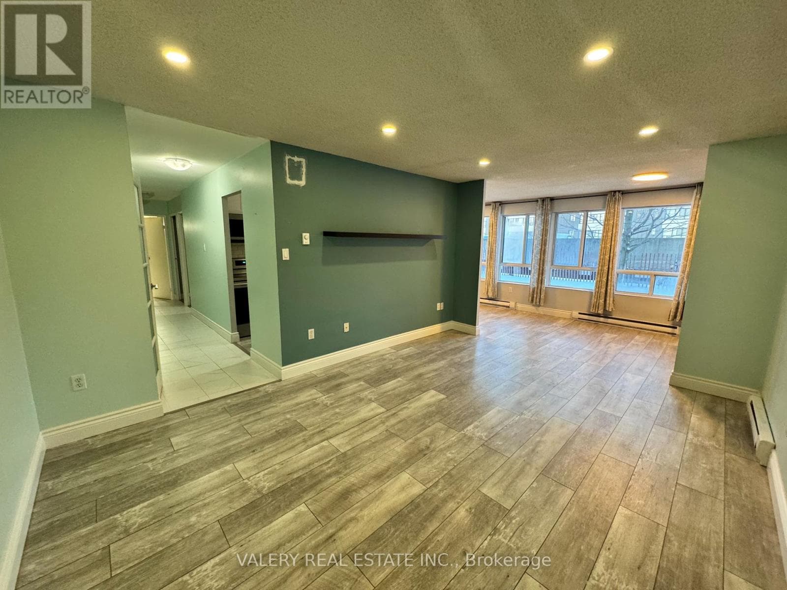 106 - 65 HIGHLAND CRES CRESCENT — photo 3