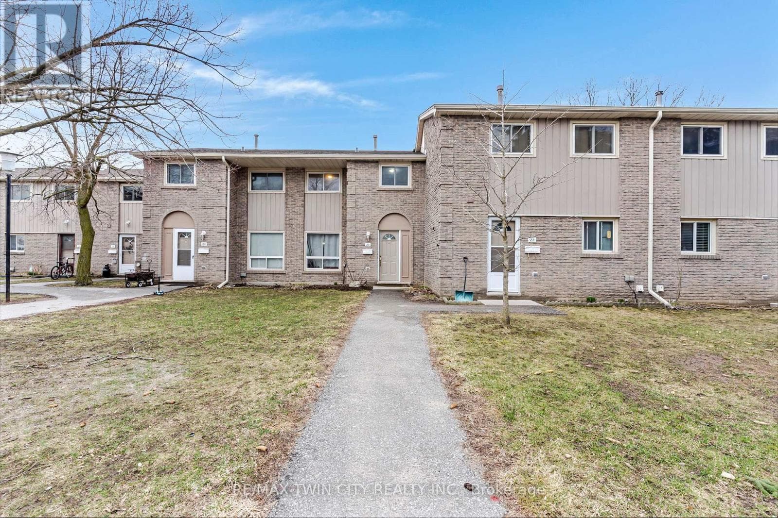 23 - 25 UPPER CANADA DRIVE — photo 1