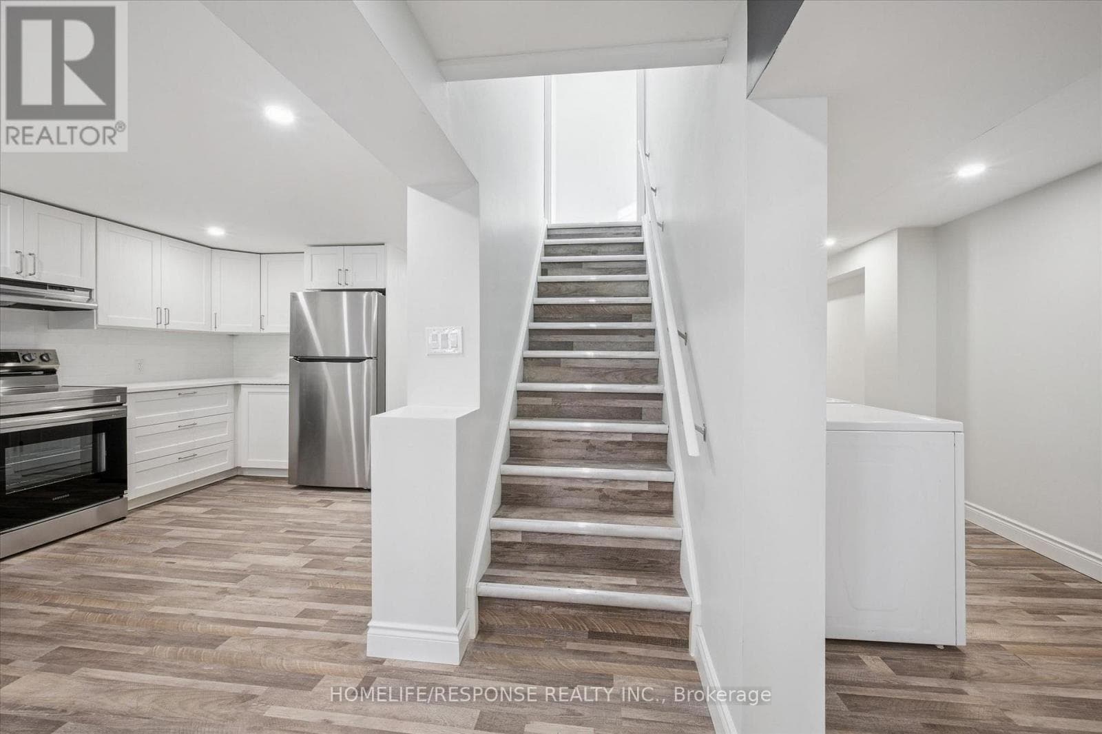 BSMT - 118 SELKIRK DRIVE — photo 2