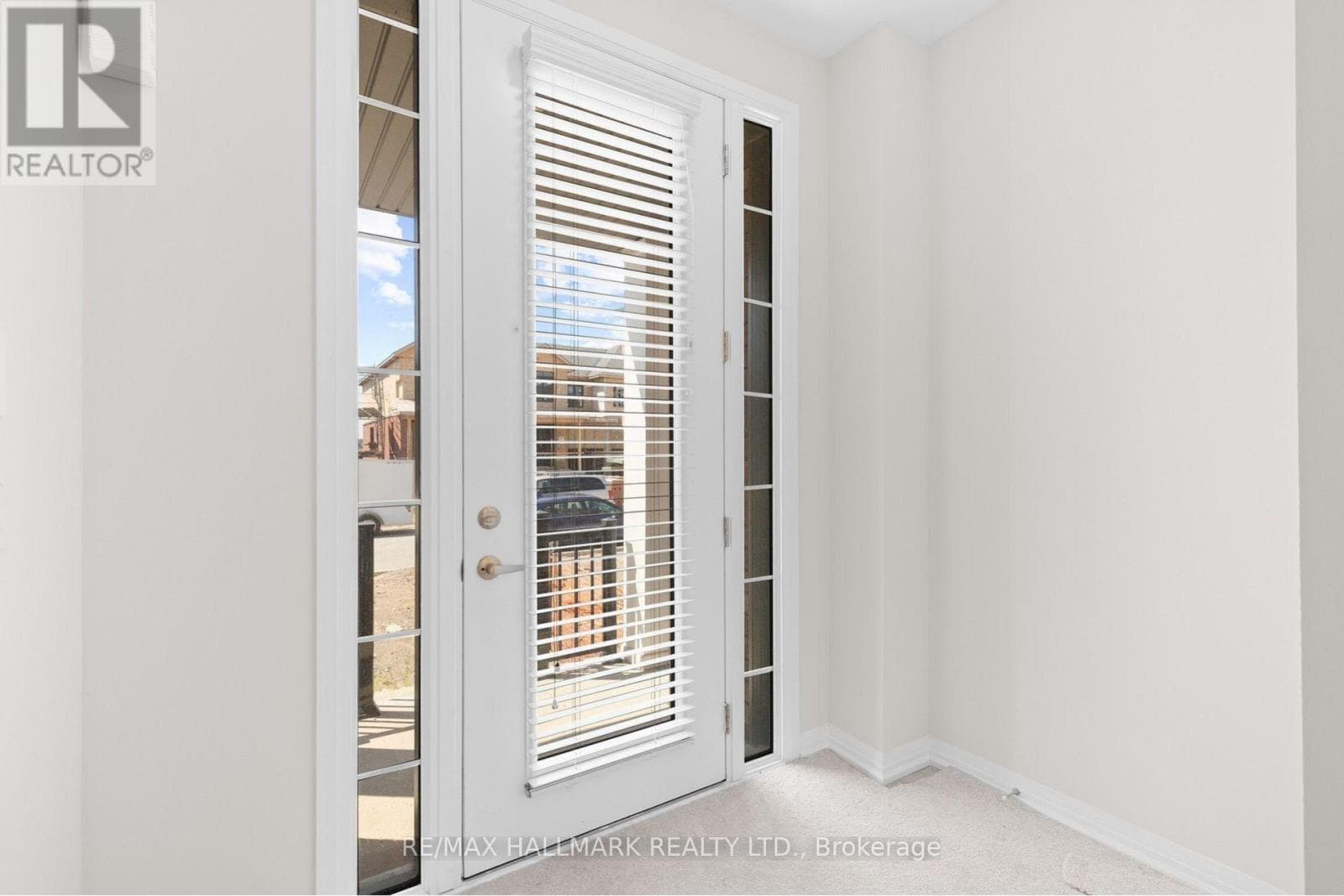 16 CROSSMORE CRESCENT — photo 3