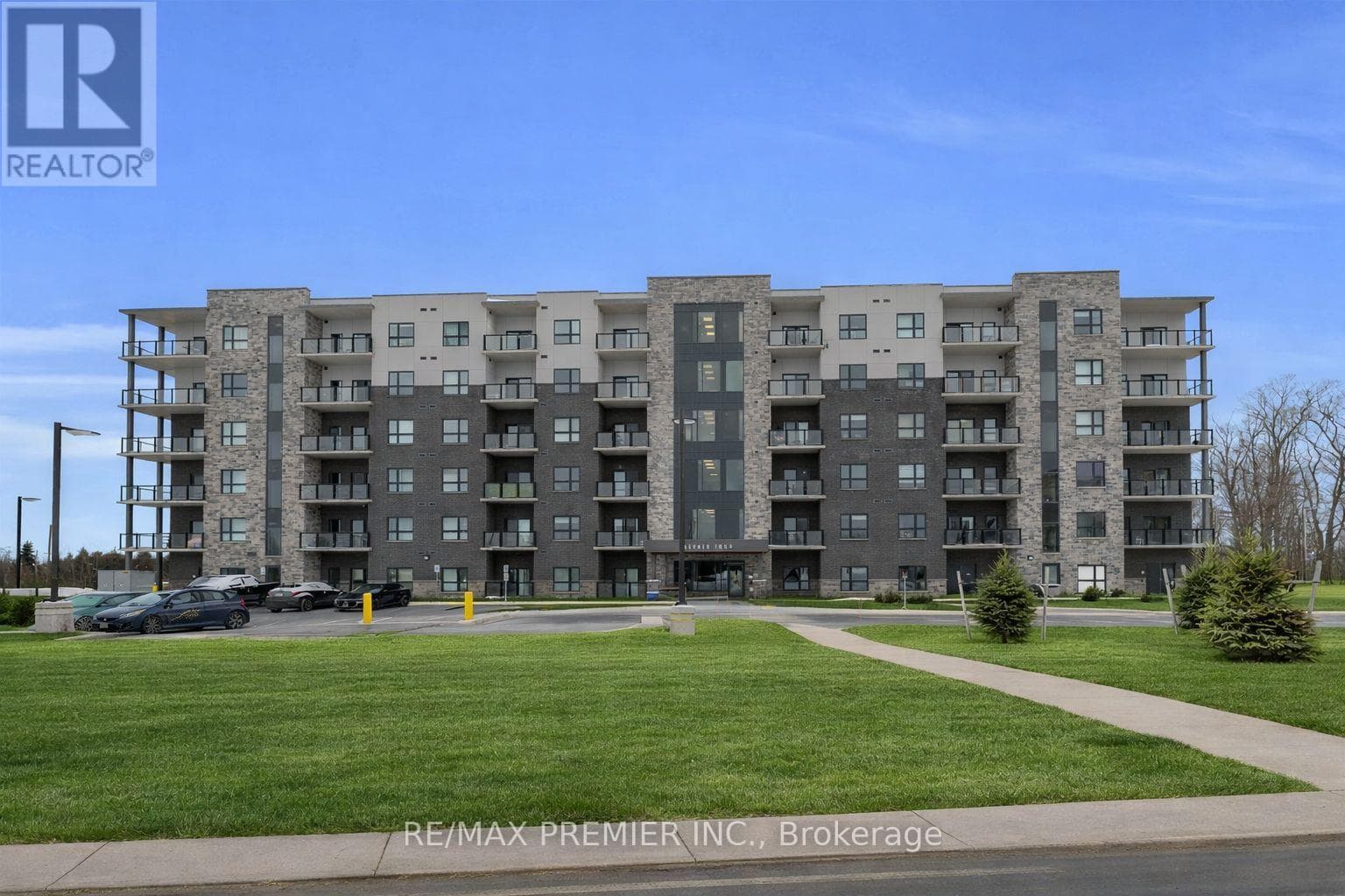 215 - 1000 LACKNER PLACE — photo 3