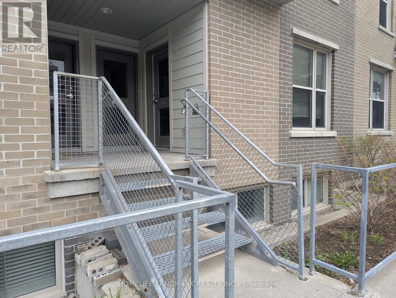 T102 - 62 BALSAM STREET — photo 1