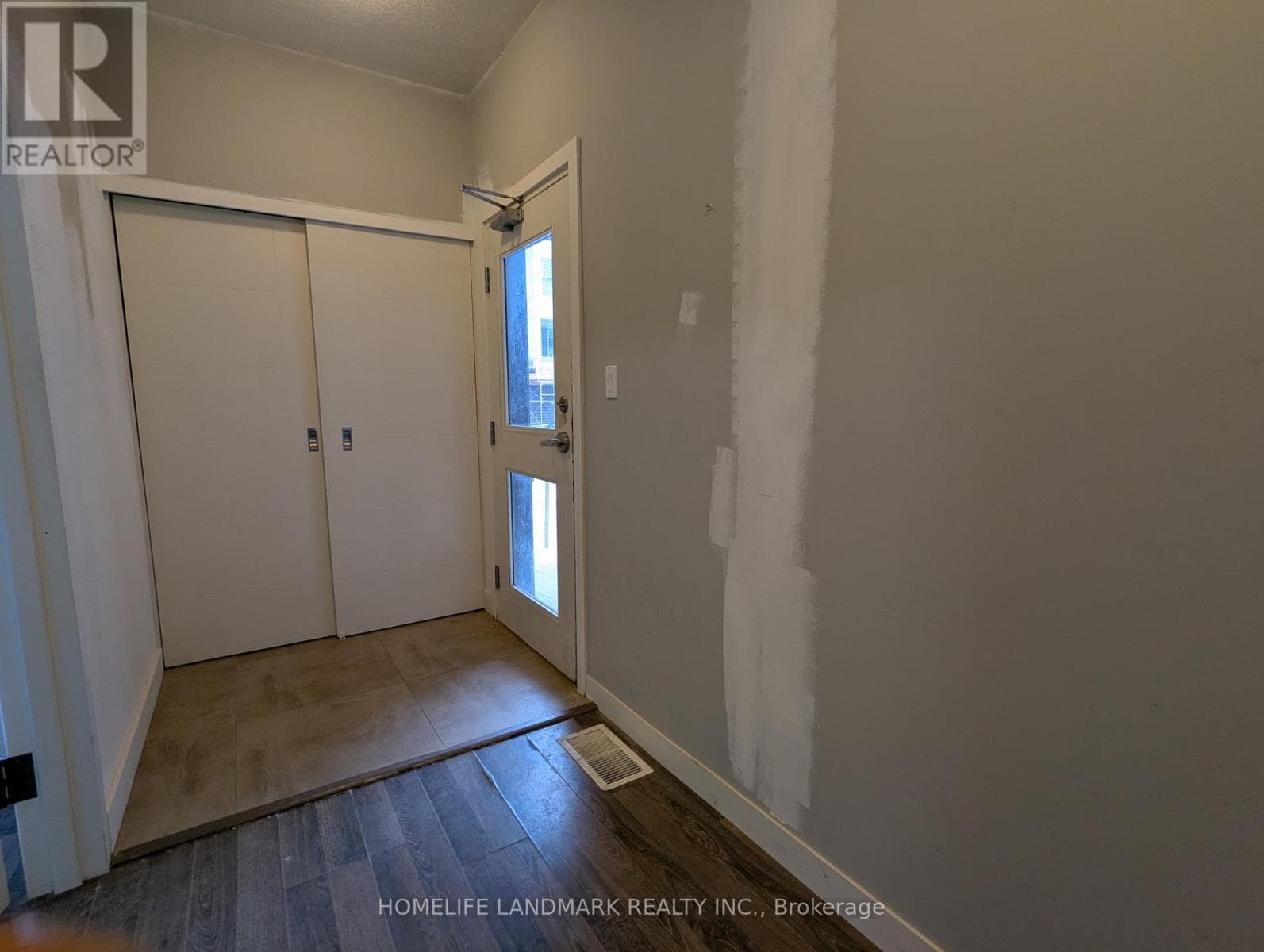T102 - 62 BALSAM STREET — photo 2