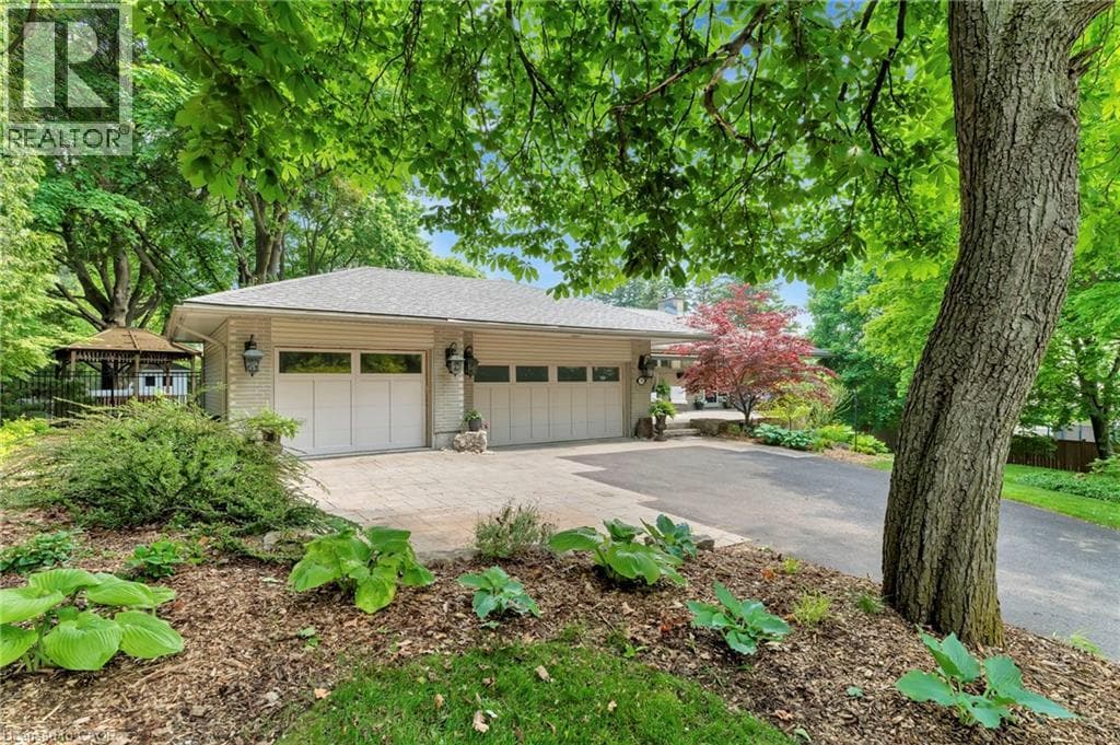 5 ORCHARD Crescent — photo 2