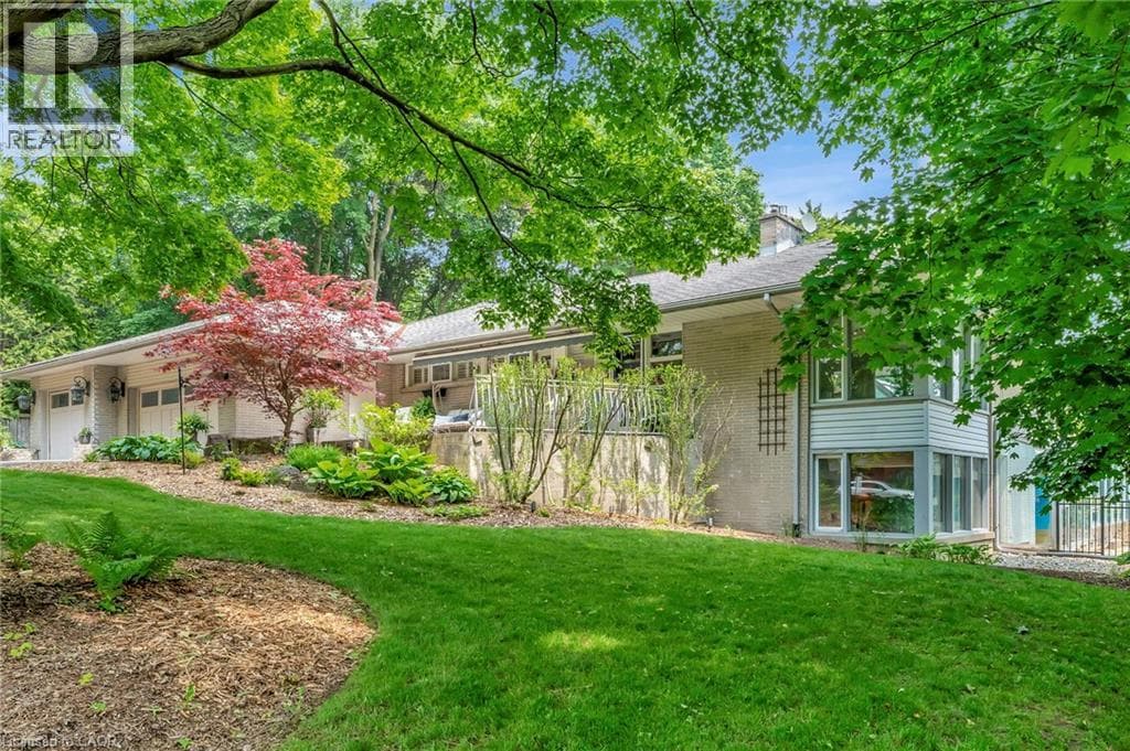 5 ORCHARD Crescent — photo 3