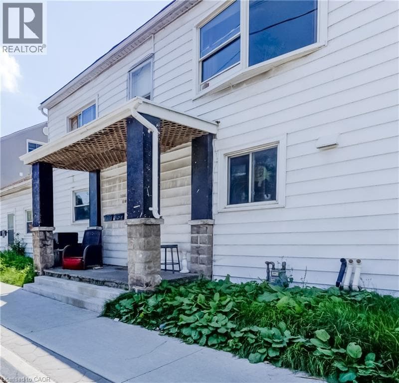 1214-1218 KING Street E — photo 1