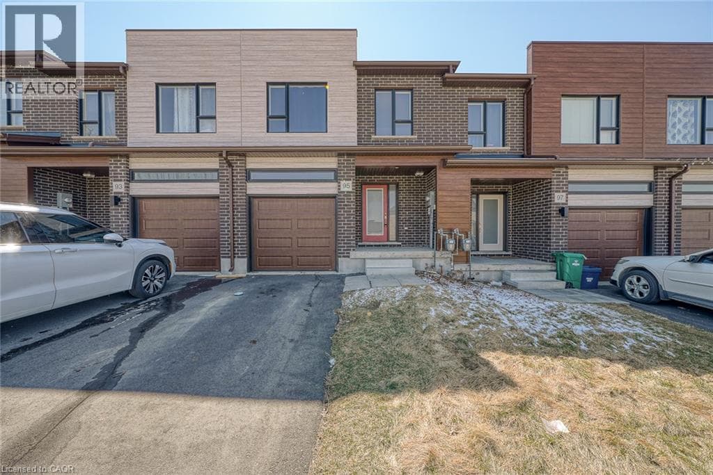 95 QUEENSBROOK Crescent — photo 1