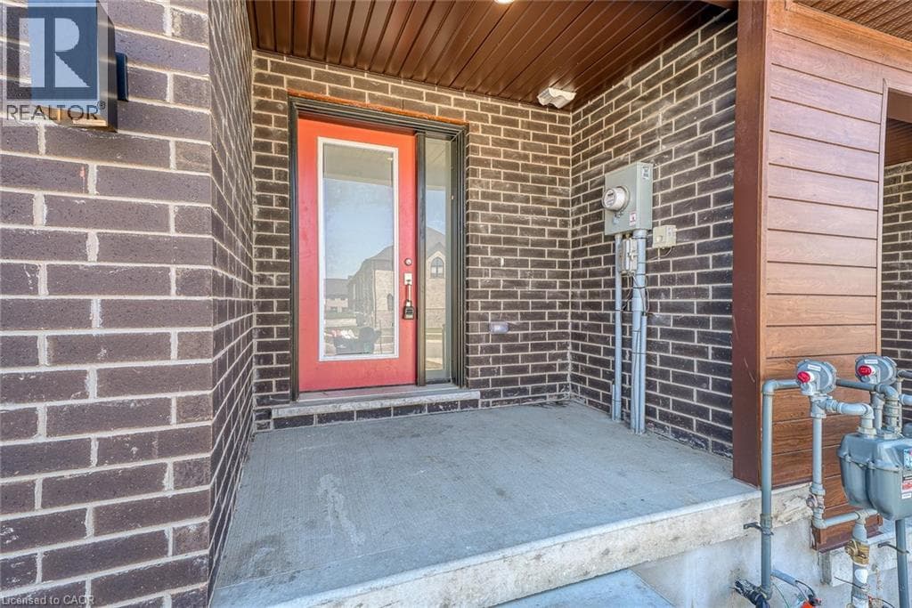 95 QUEENSBROOK Crescent — photo 2