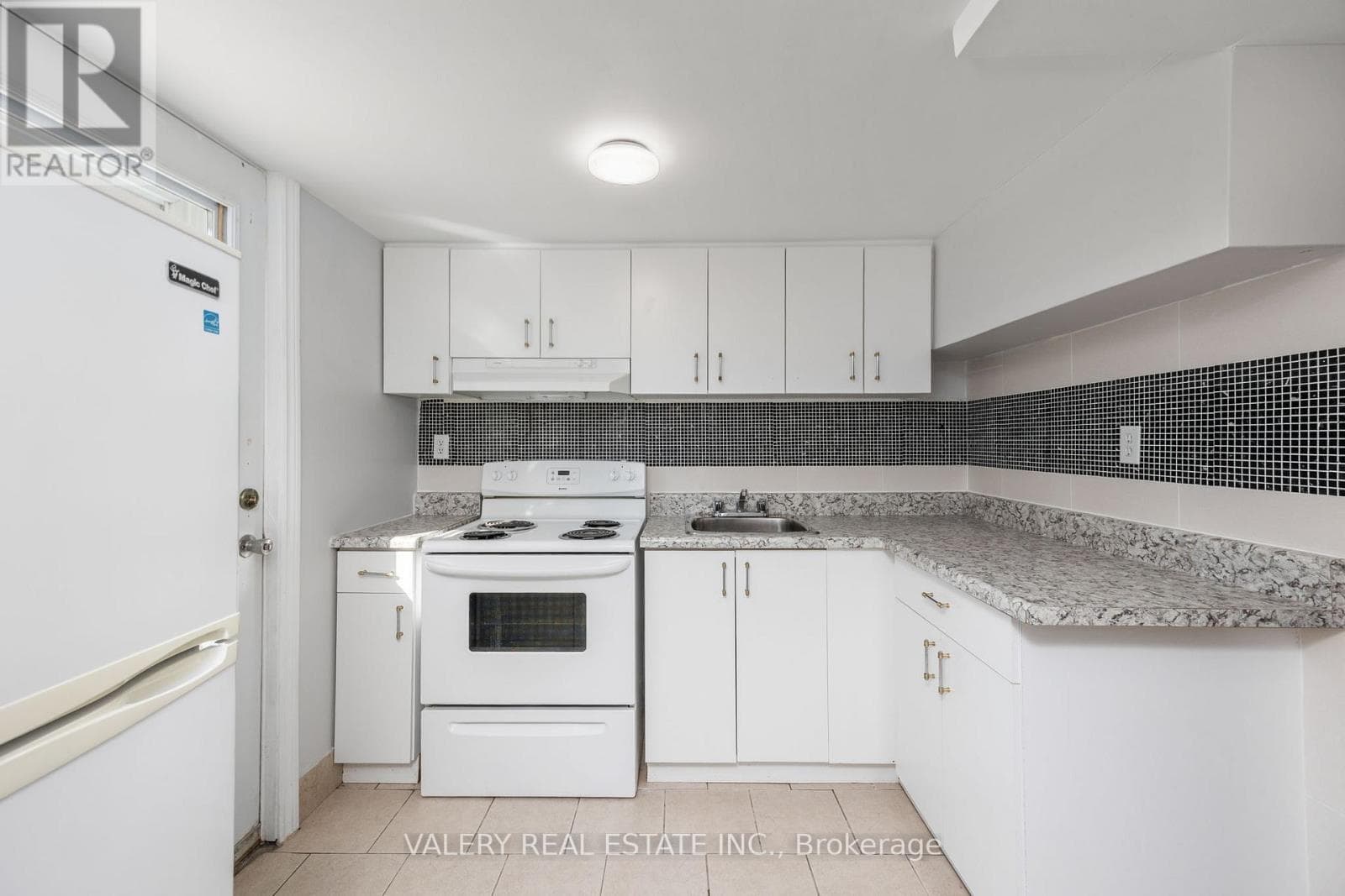2 - 48 CLARENCE STREET — photo 2