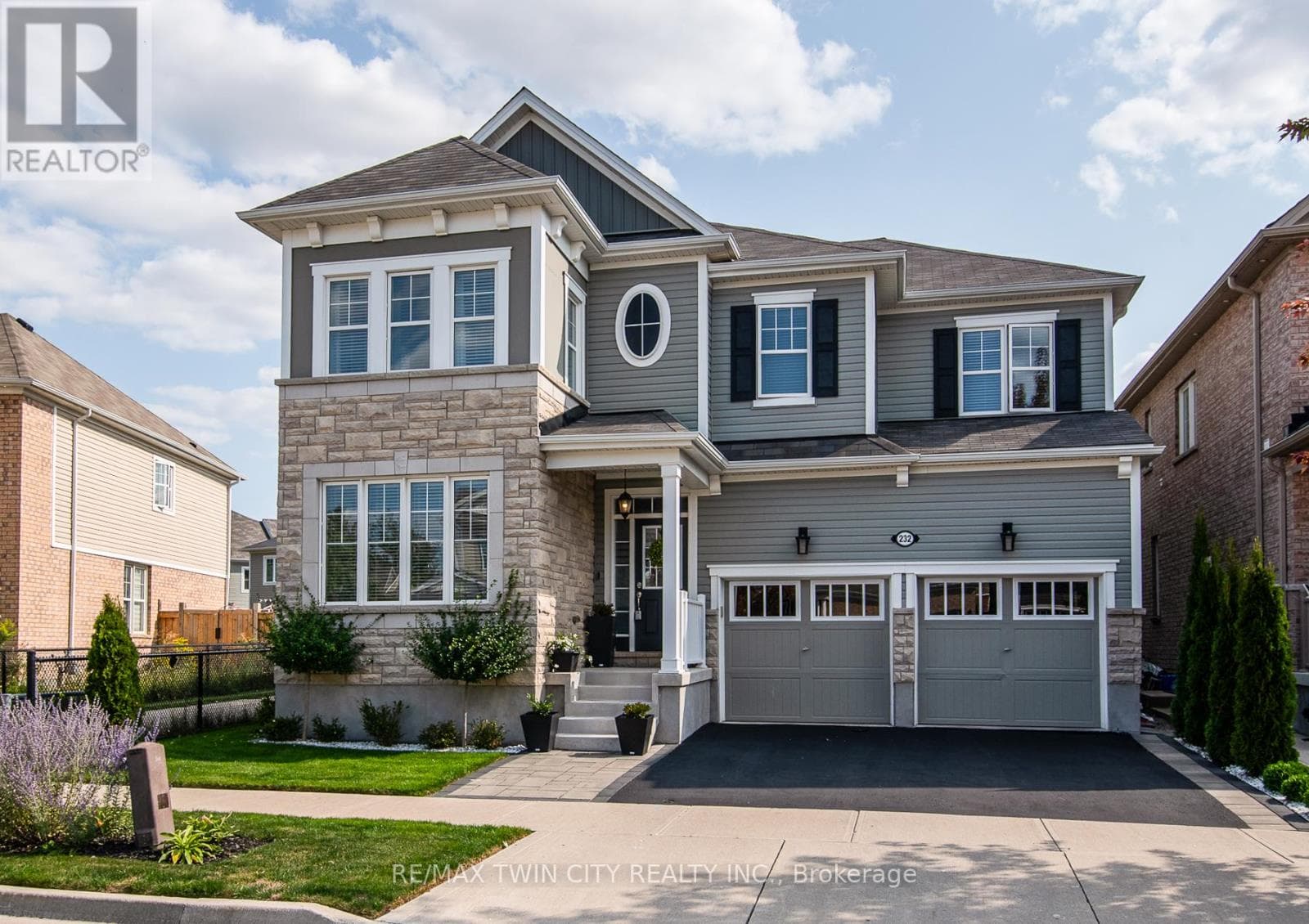 232 SHADY GLEN CRESCENT — photo 1