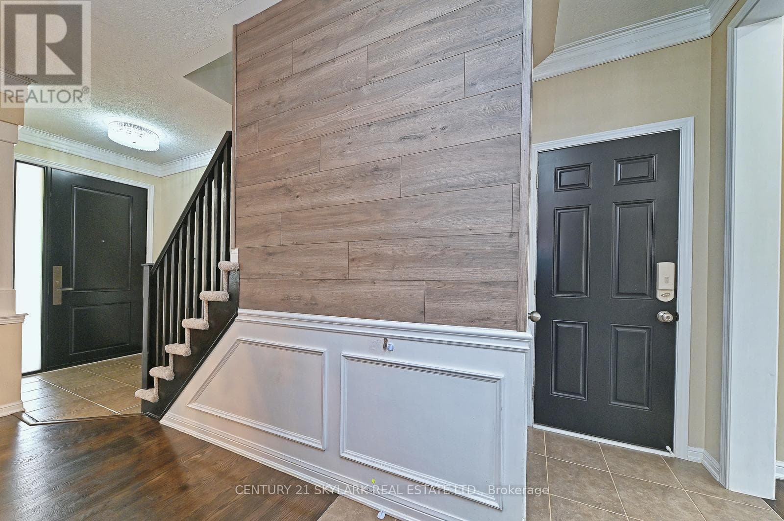 24 DALTON DRIVE — photo 2