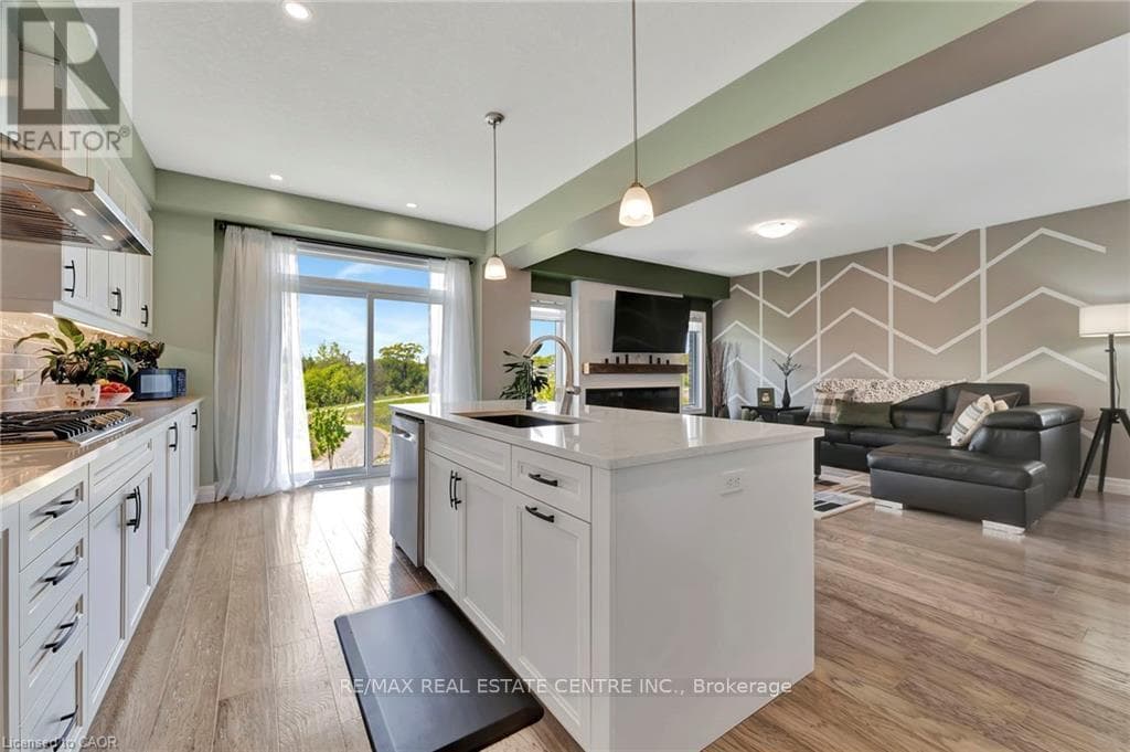 6 - 32 FAITH STREET — photo 3