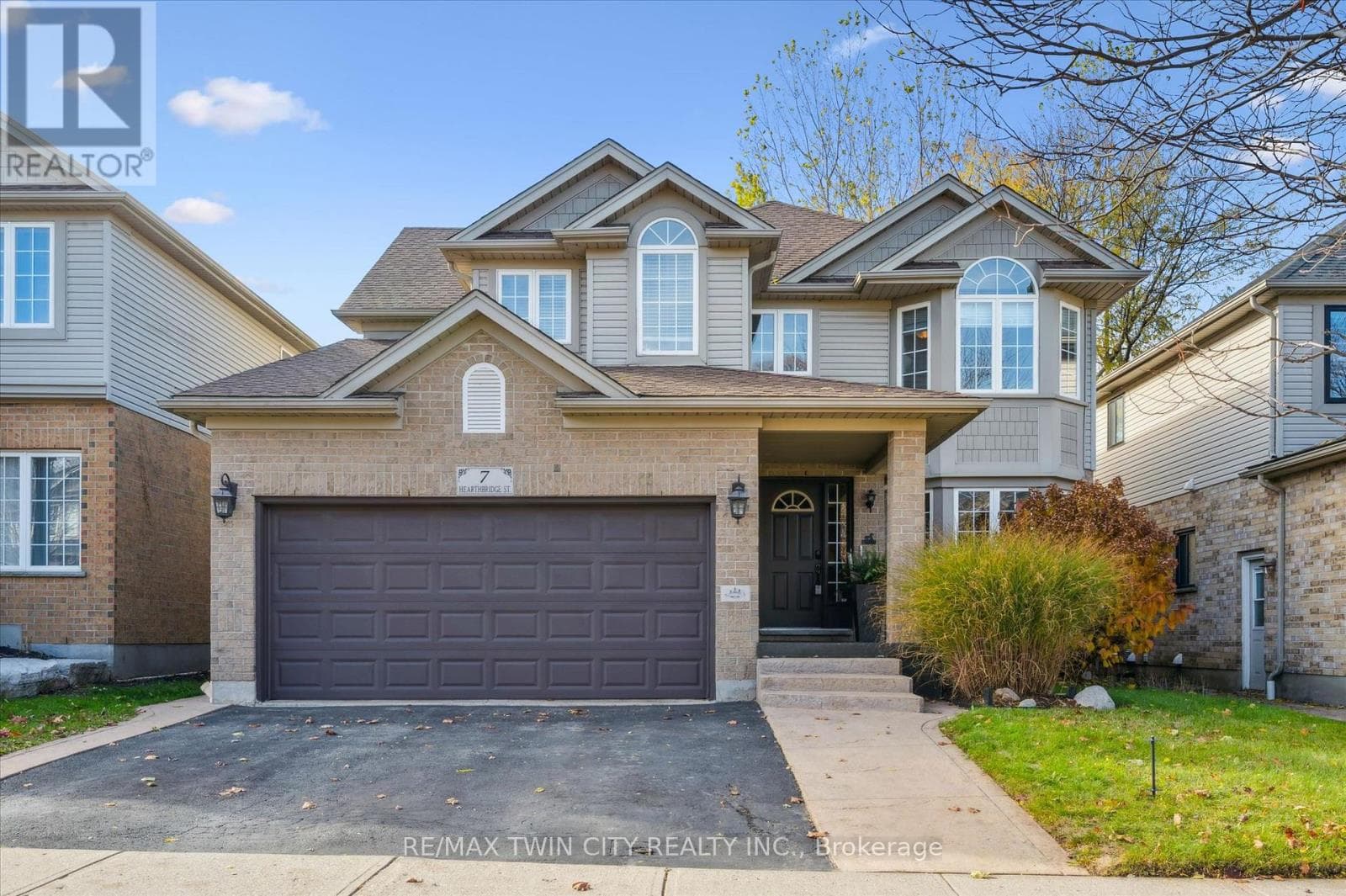 7 HEARTHBRIDGE STREET — photo 2