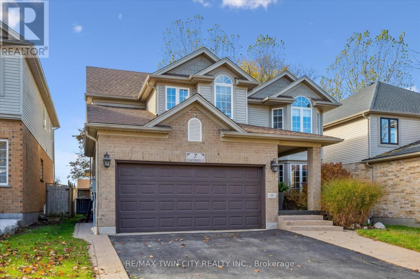 7 HEARTHBRIDGE STREET — photo 3