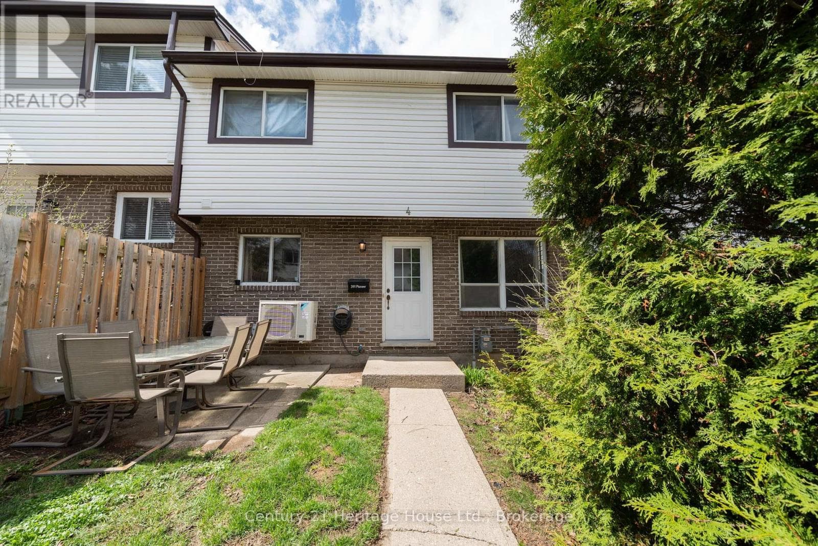 4 - 391 PIONEER DRIVE — photo 1