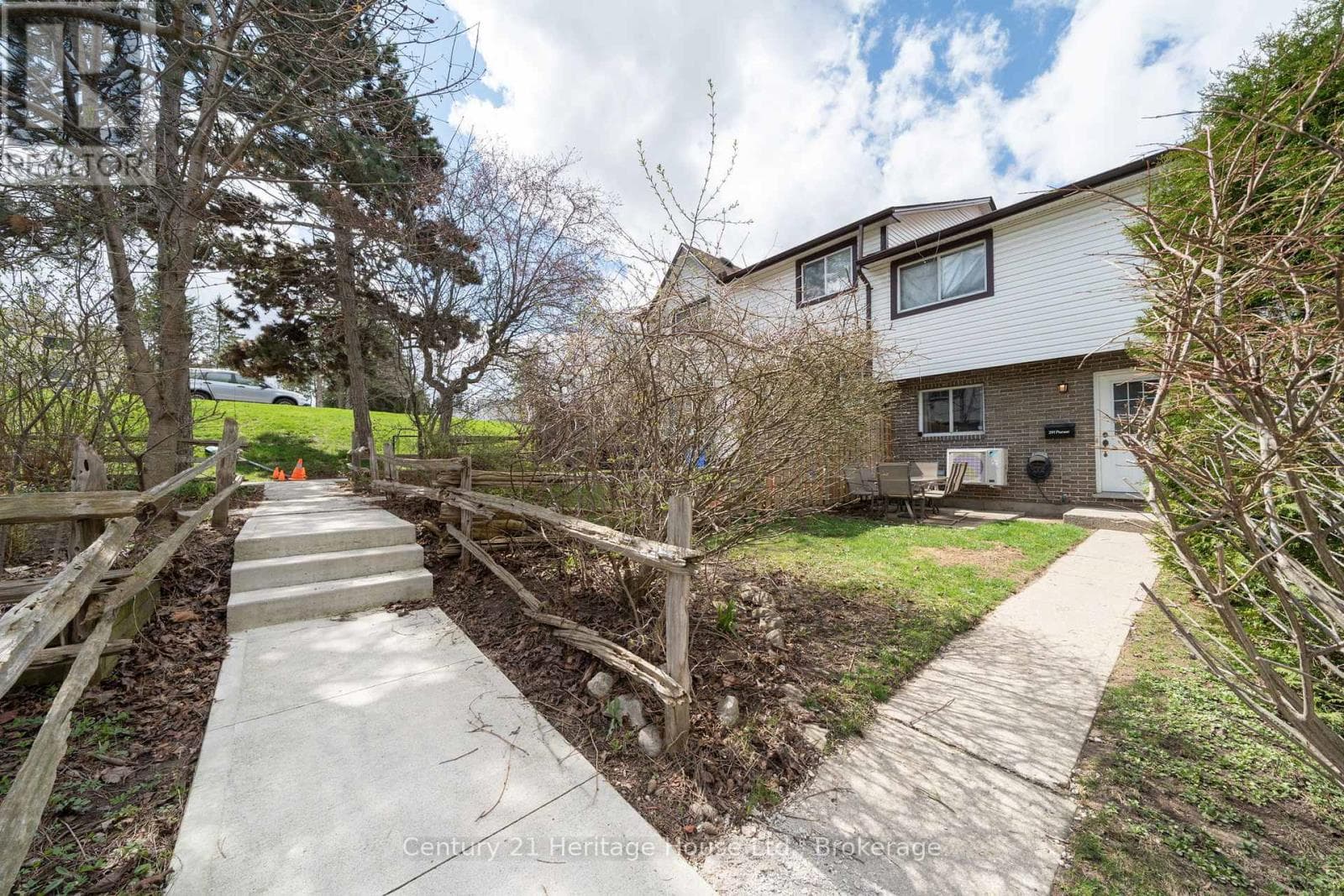 4 - 391 PIONEER DRIVE — photo 2