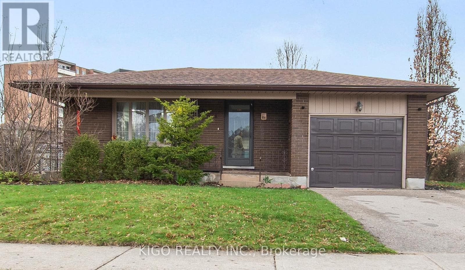 42 TUPPER CRESCENT — photo 1