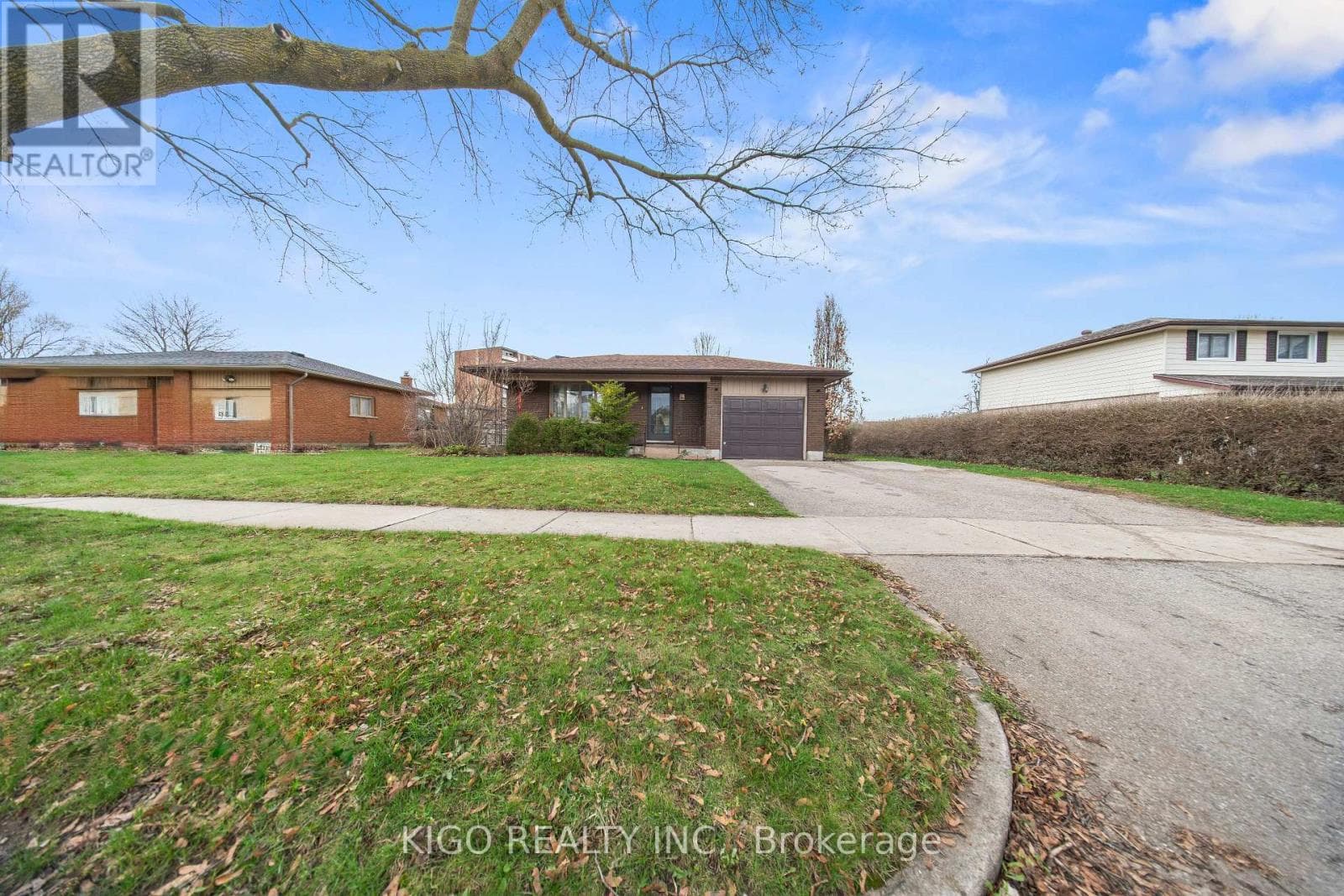 42 TUPPER CRESCENT — photo 2