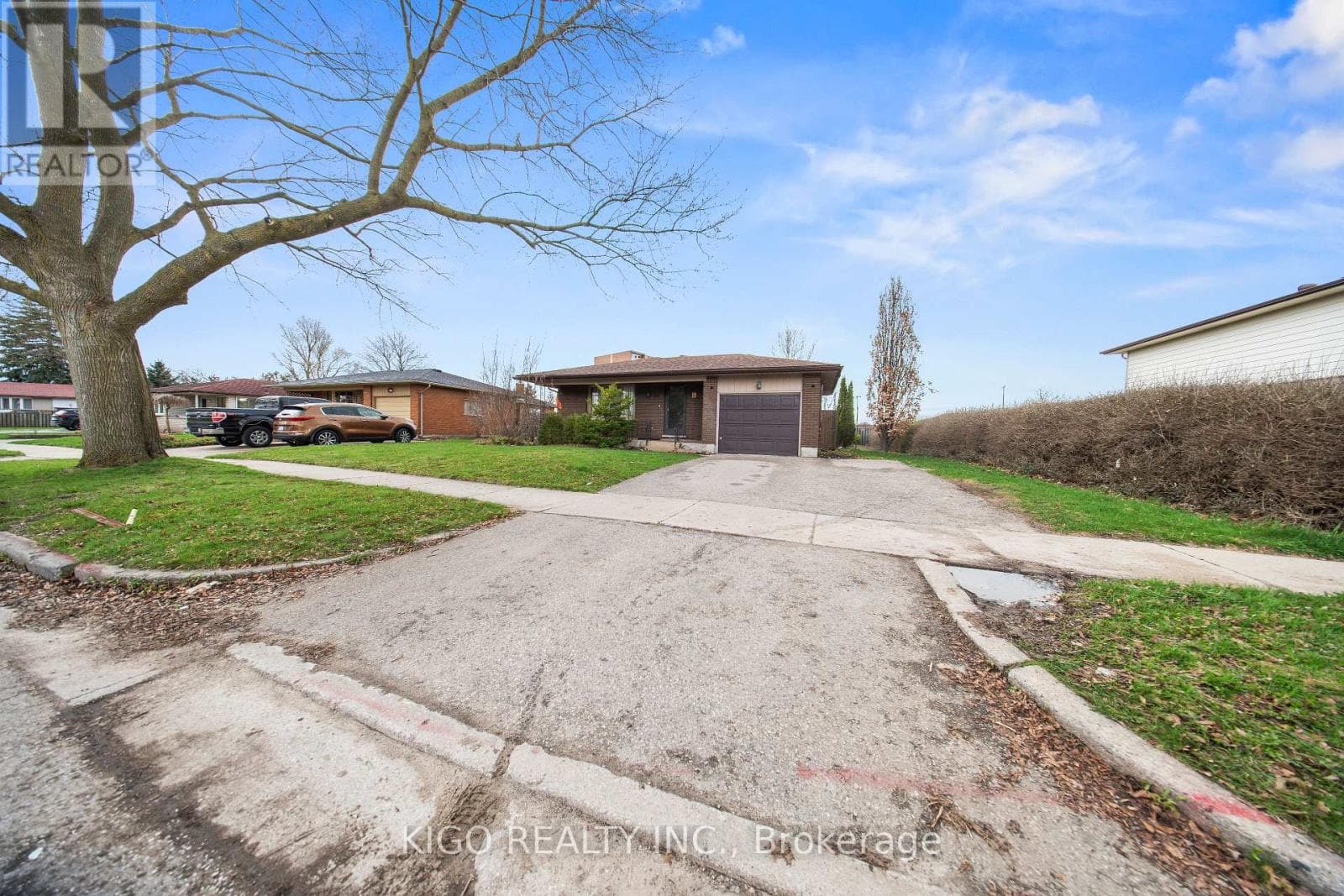 42 TUPPER CRESCENT — photo 3