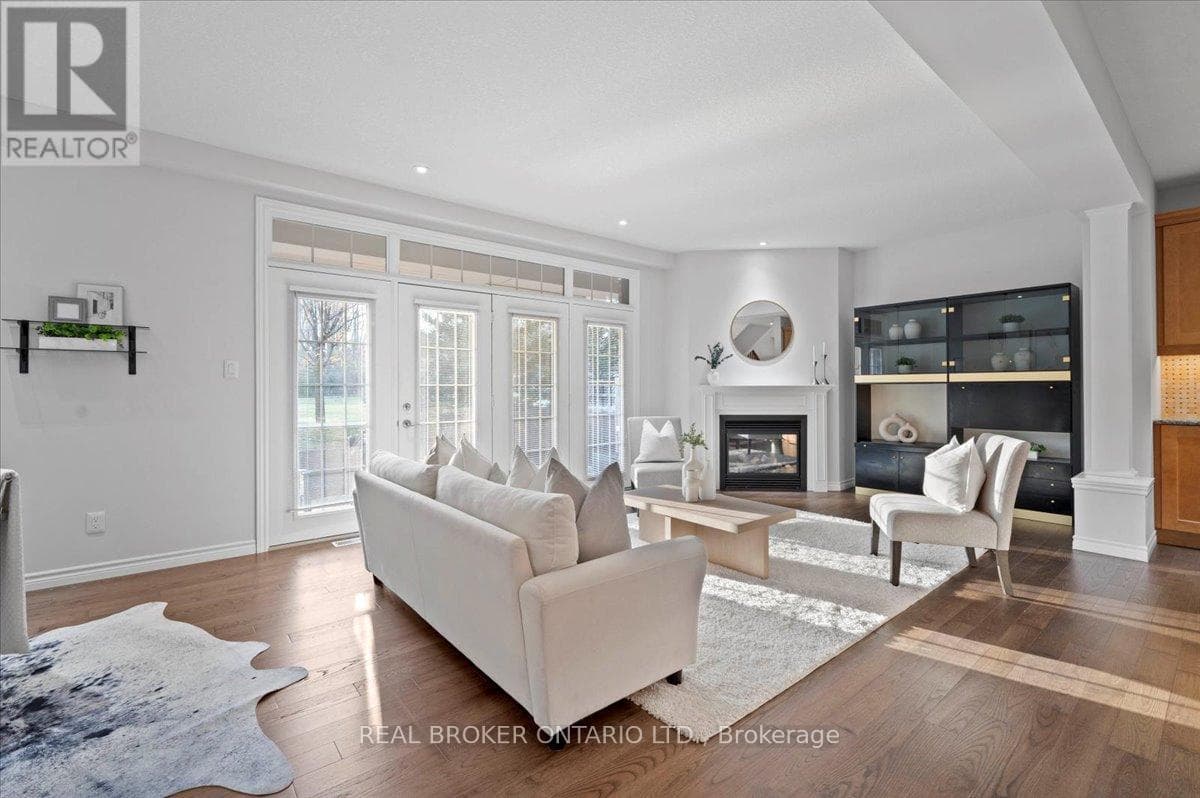 22 - 435 WINCHESTER DRIVE — photo 3