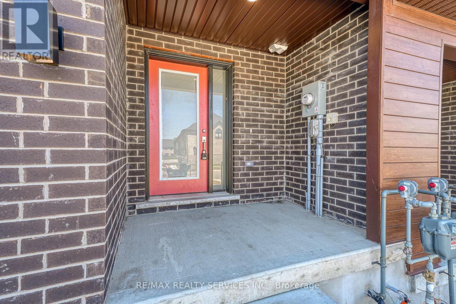 95 QUEENSBROOK CRESCENT — photo 3