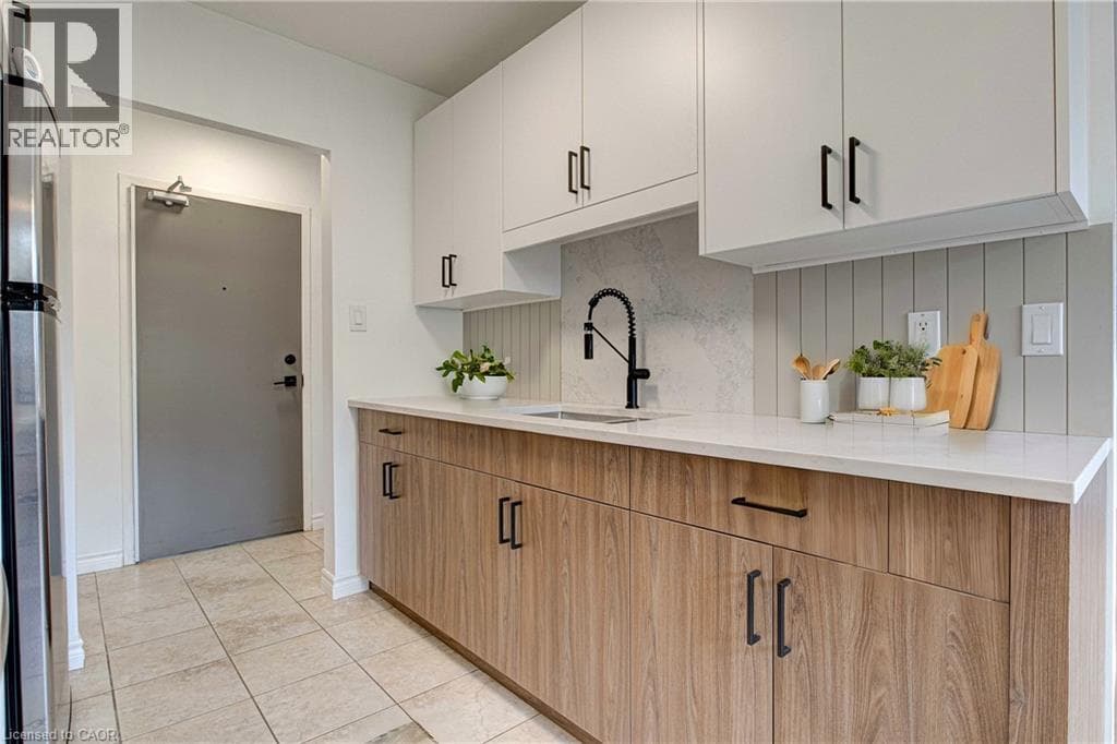 283 FAIRWAY Road N Unit# 405 — photo 3