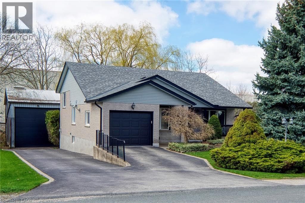 108 QUEENSWAY Drive — photo 1