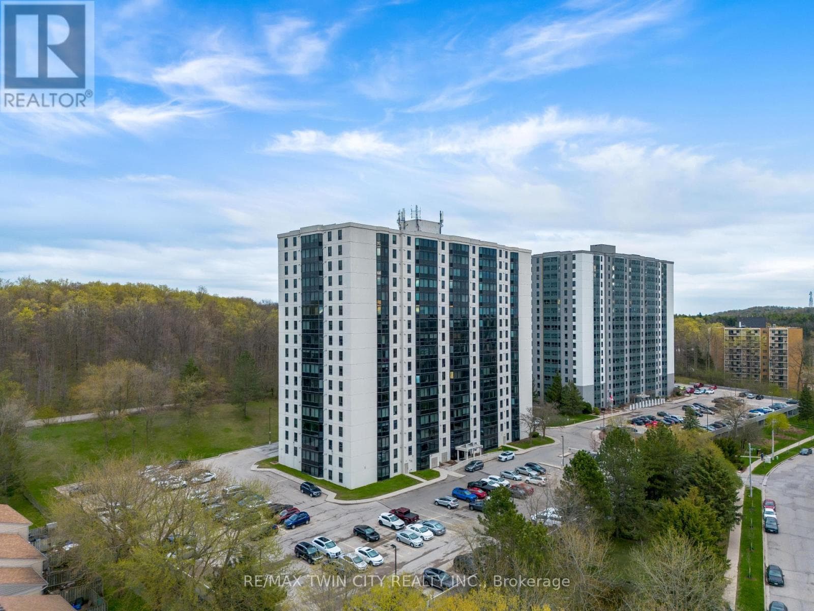 502 - 35 GREEN VALLEY DRIVE — photo 2