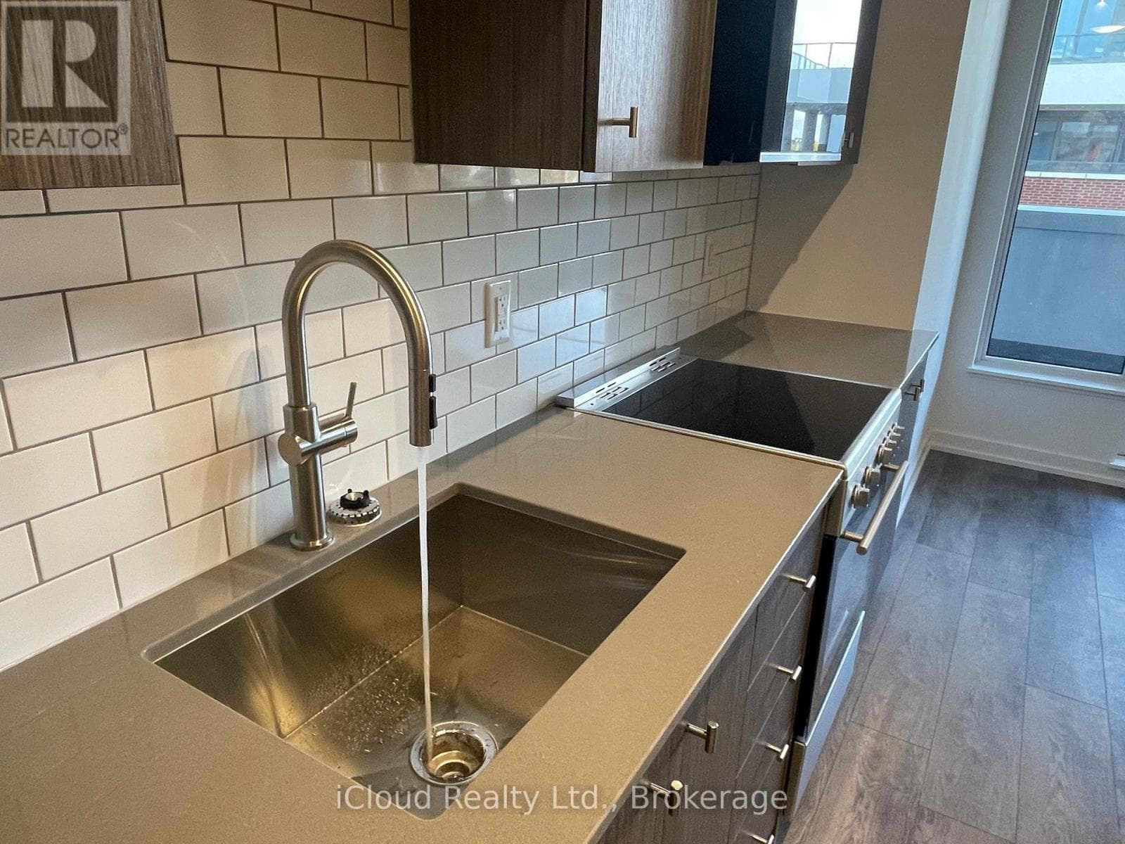 202 - 5 WELLINGTON STREET S — photo 3