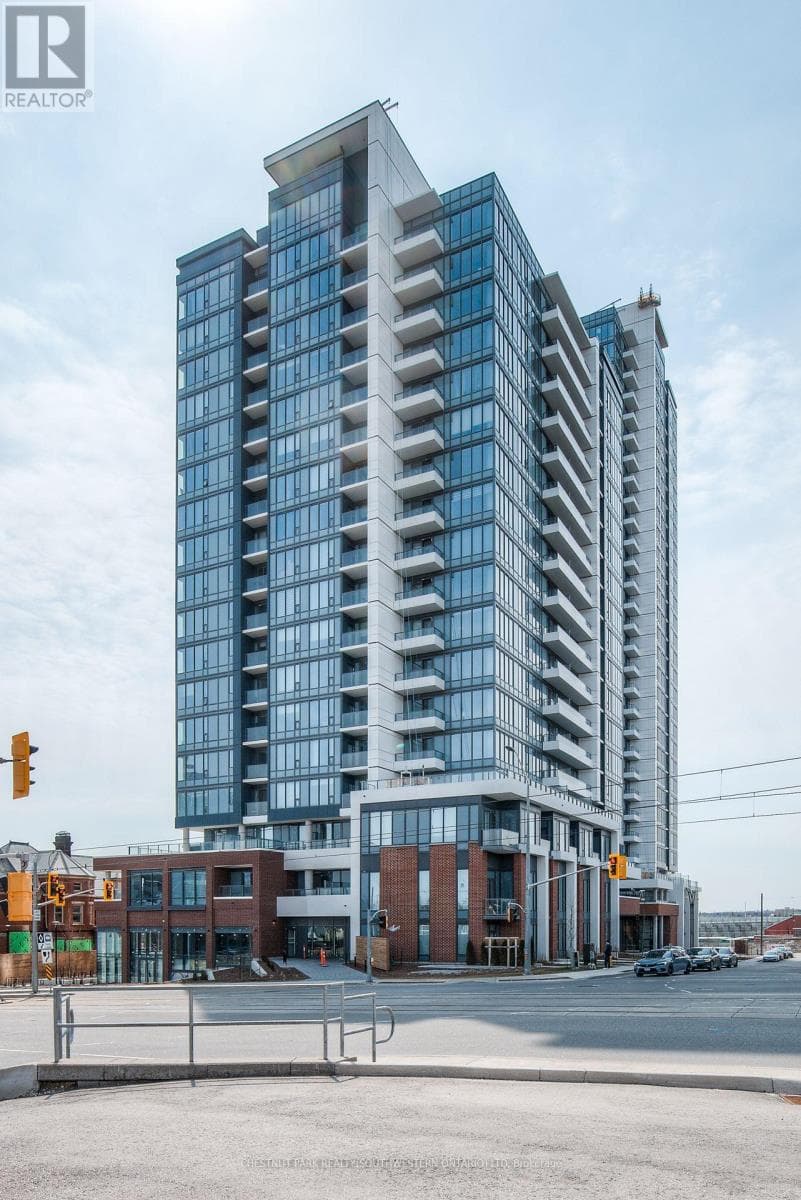 1704 - 15 WELLINGTON STREET — photo 1