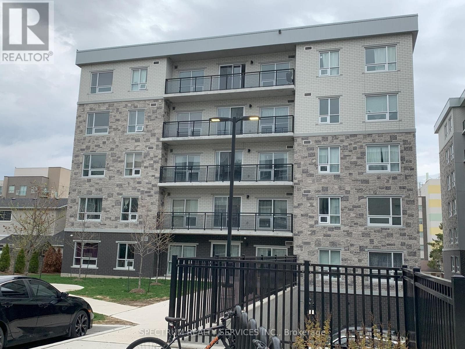 A-306 - 275 LARCH STREET — photo 2