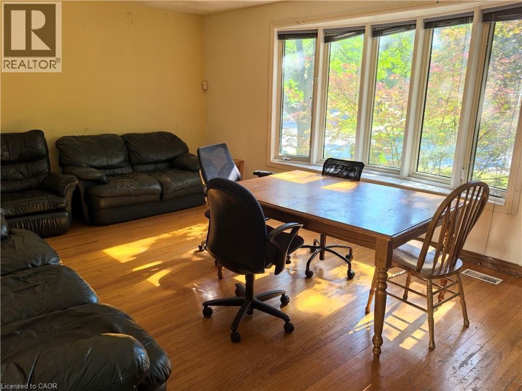 134 GREENBRIER Drive — photo 3
